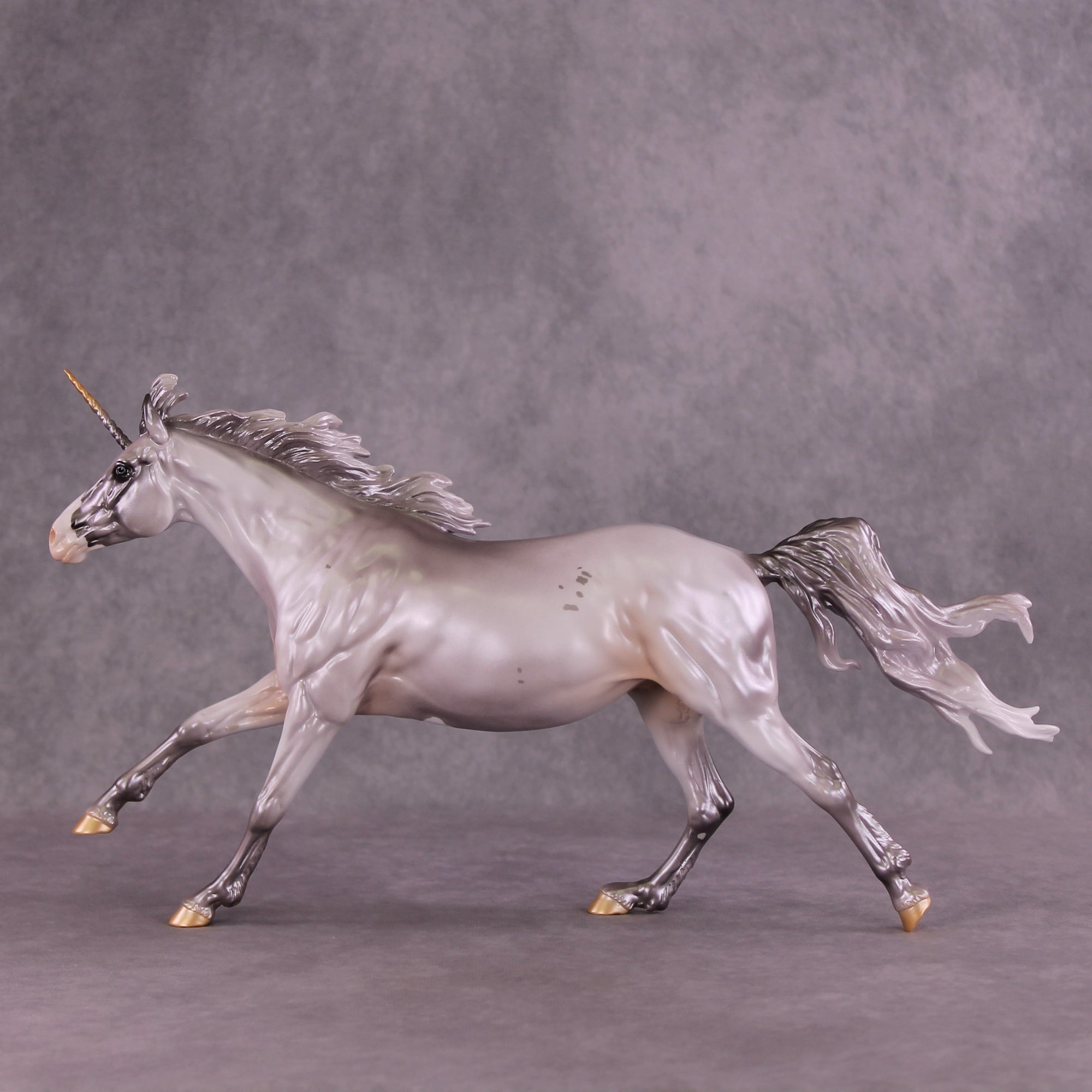 "Mahalo Two" LE-10 Volo Unicorn By Jess Hamill EQ25 Judges Model Run