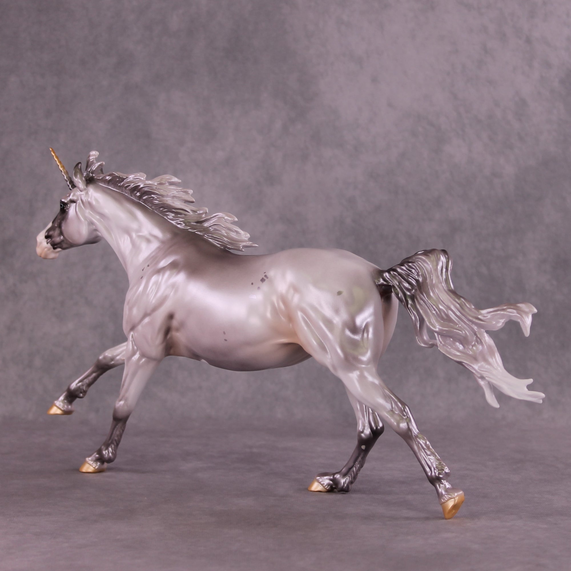 "Mahalo Two" LE-10 Volo Unicorn By Jess Hamill EQ25 Judges Model Run