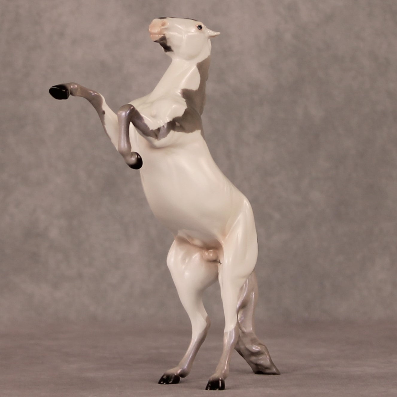 Unexpected Gift OOAK Holographic Reverse Tobiano Rearing Pebble Deco By Ellen Robbins HS24