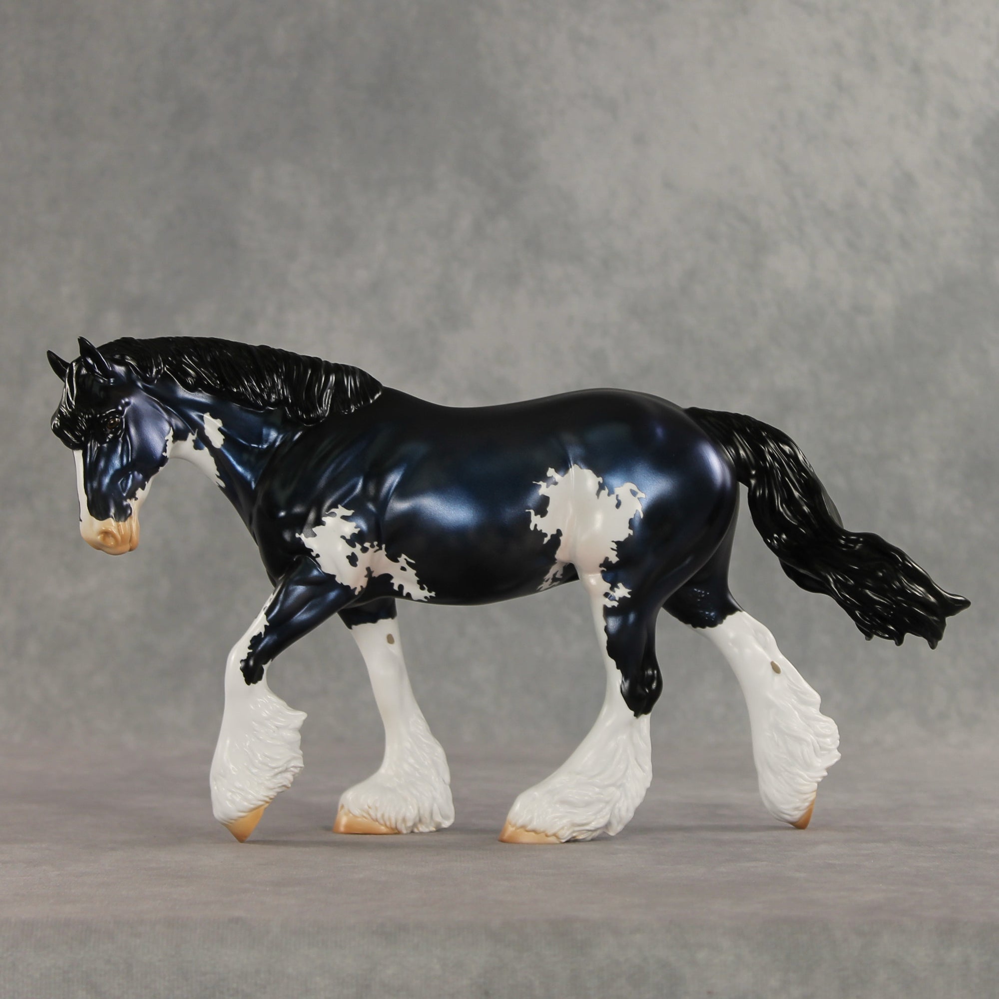 London LE-20 FCM Irish Cob by Julie Keim TS26
