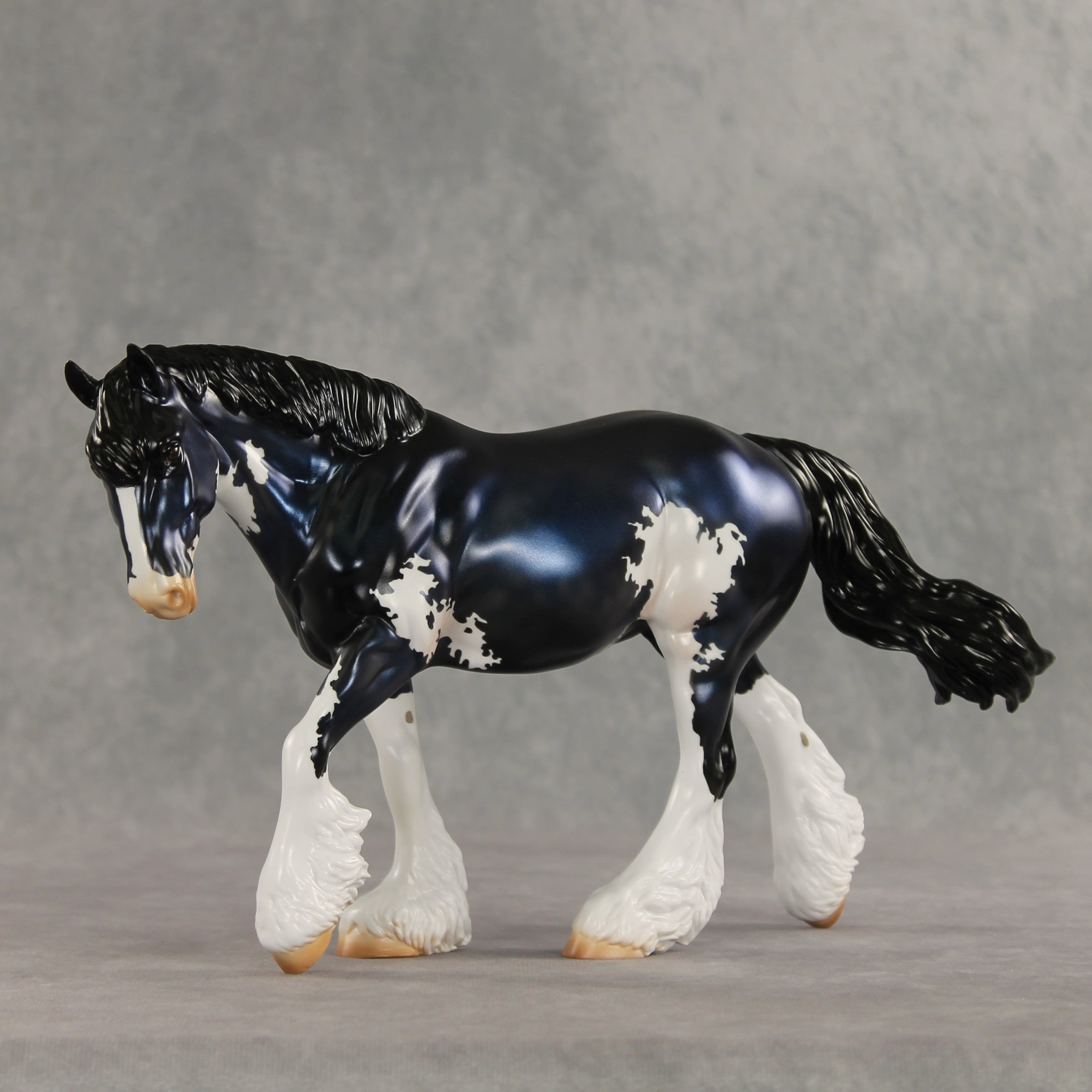 London LE-20 FCM Irish Cob by Julie Keim TS26