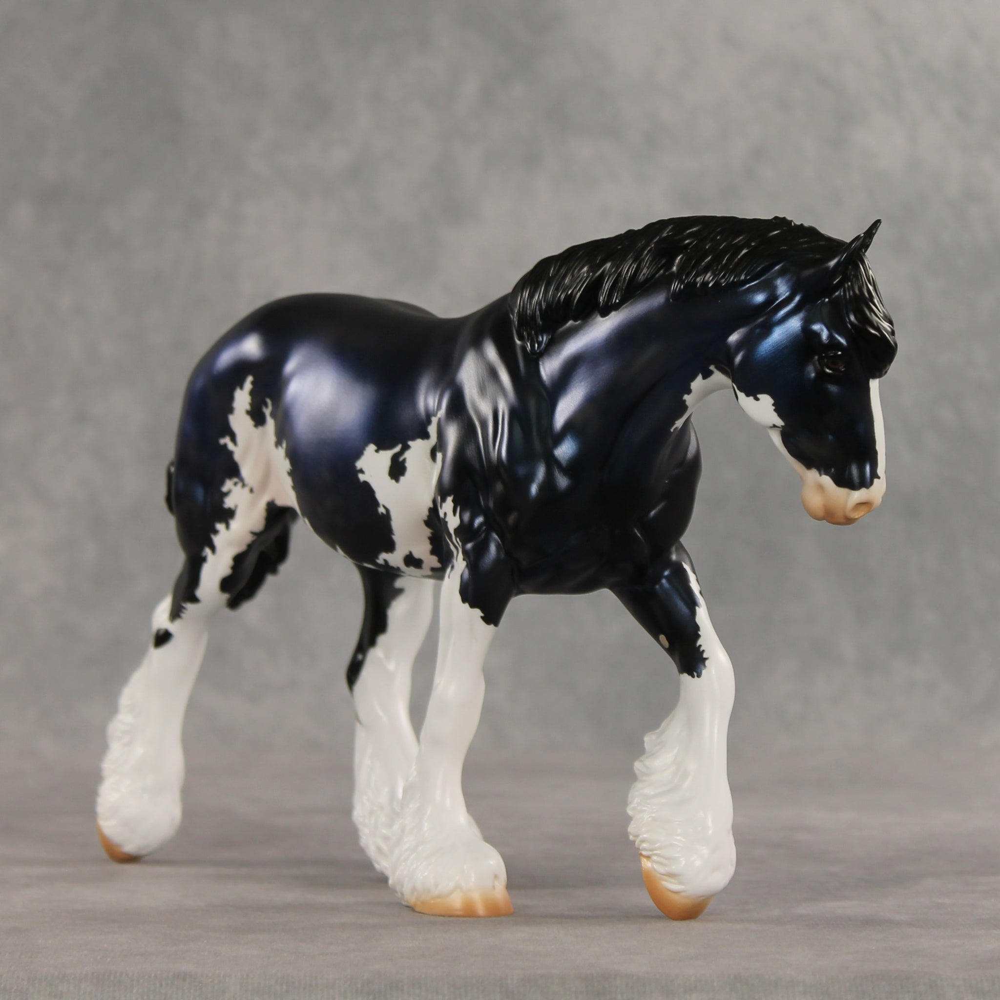 London LE-20 FCM Irish Cob by Julie Keim TS26