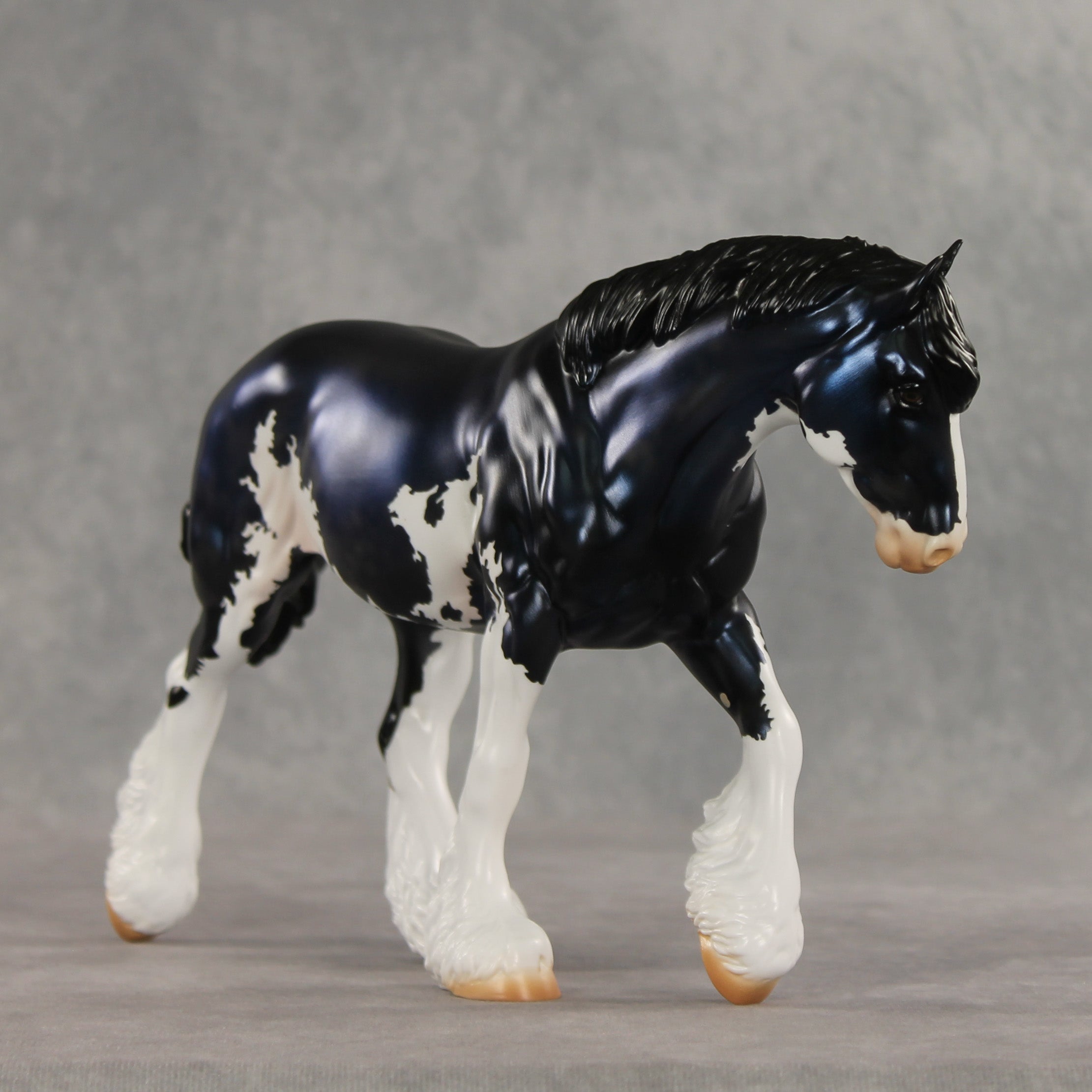 London LE-20 FCM Irish Cob by Julie Keim TS26