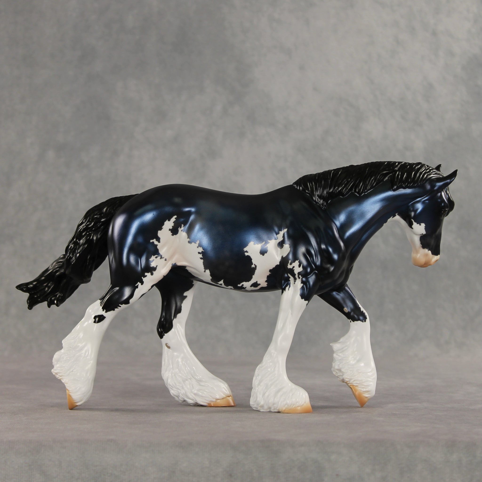 London LE-20 FCM Irish Cob by Julie Keim TS26