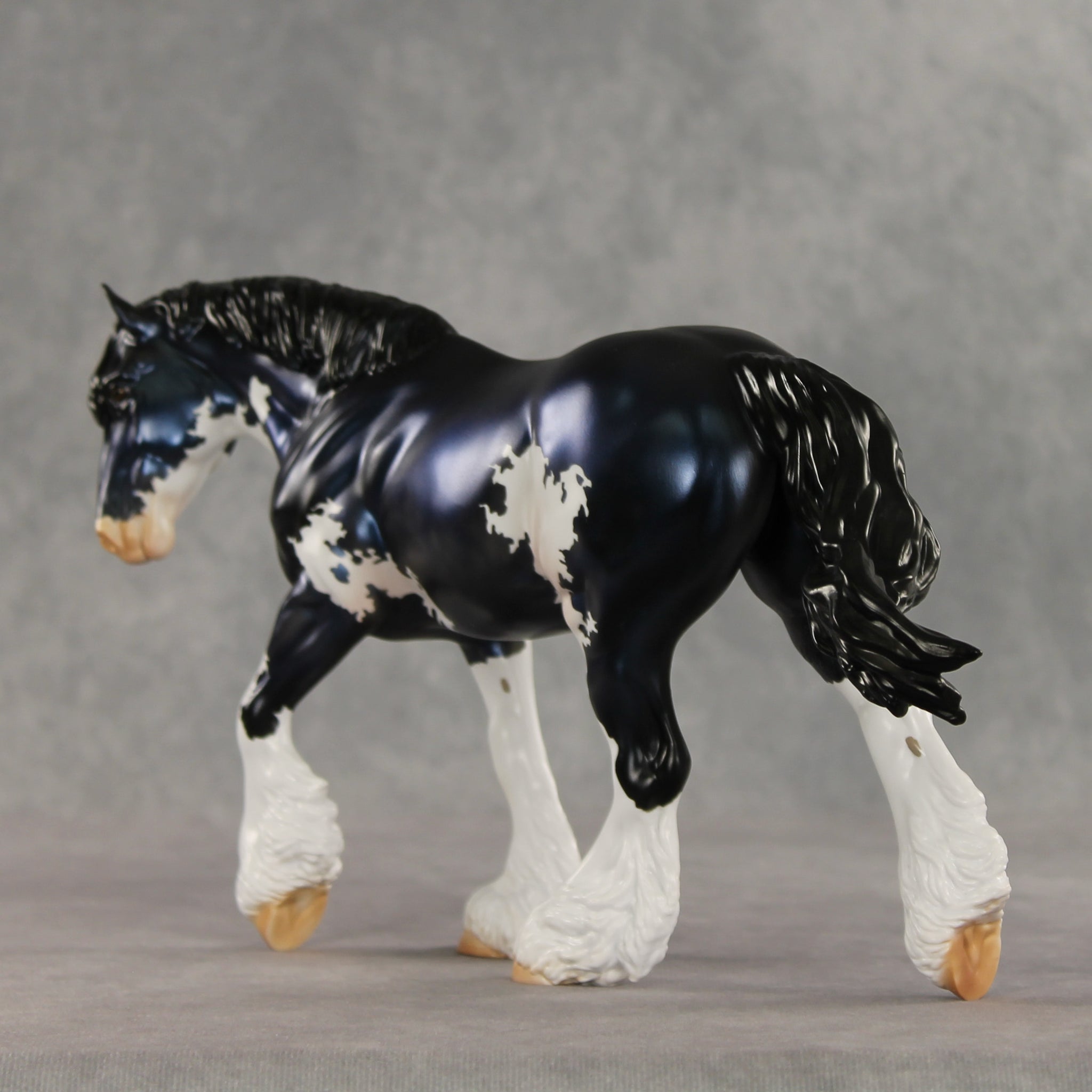 London LE-20 FCM Irish Cob by Julie Keim TS26