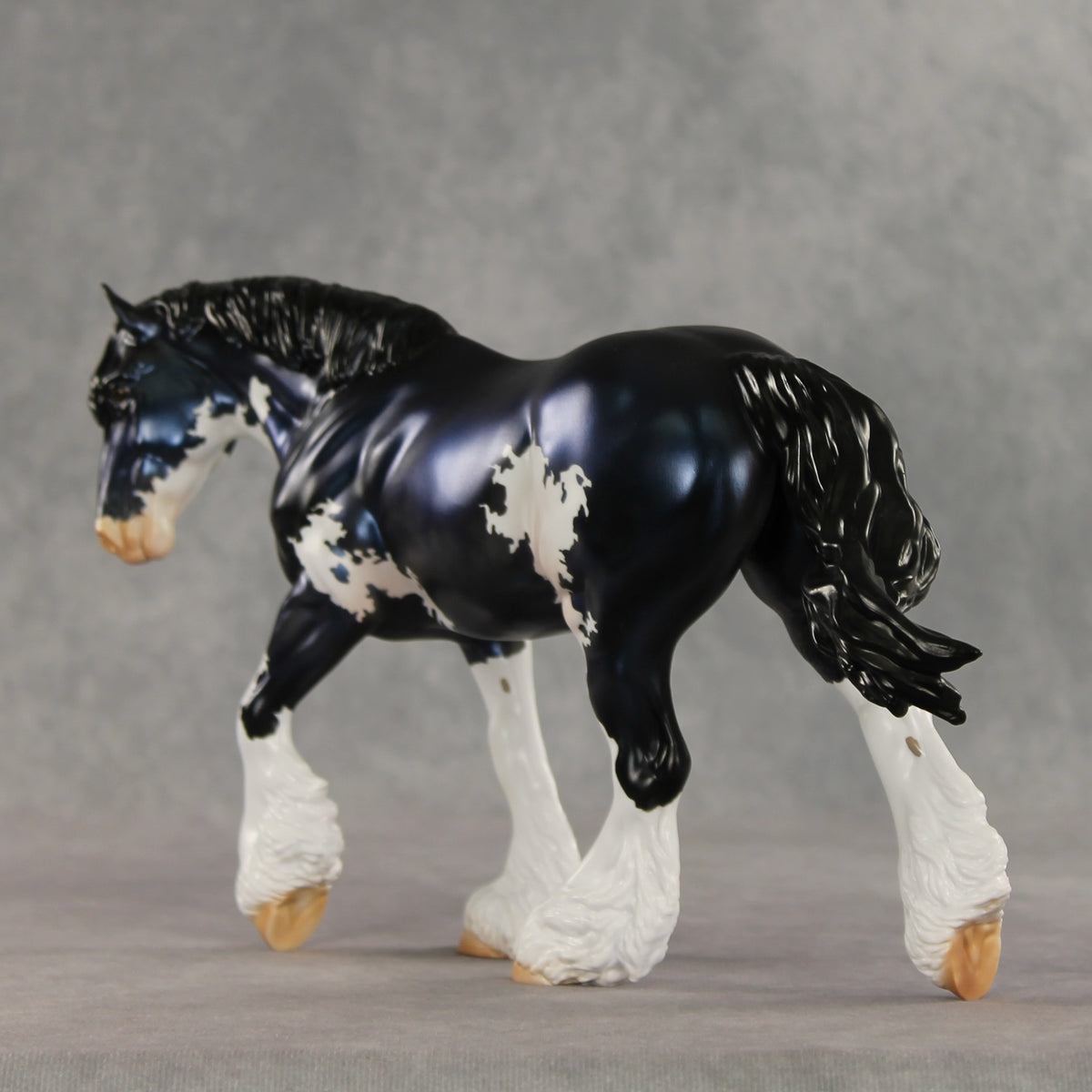 London LE-20 FCM Irish Cob by Julie Keim TS26