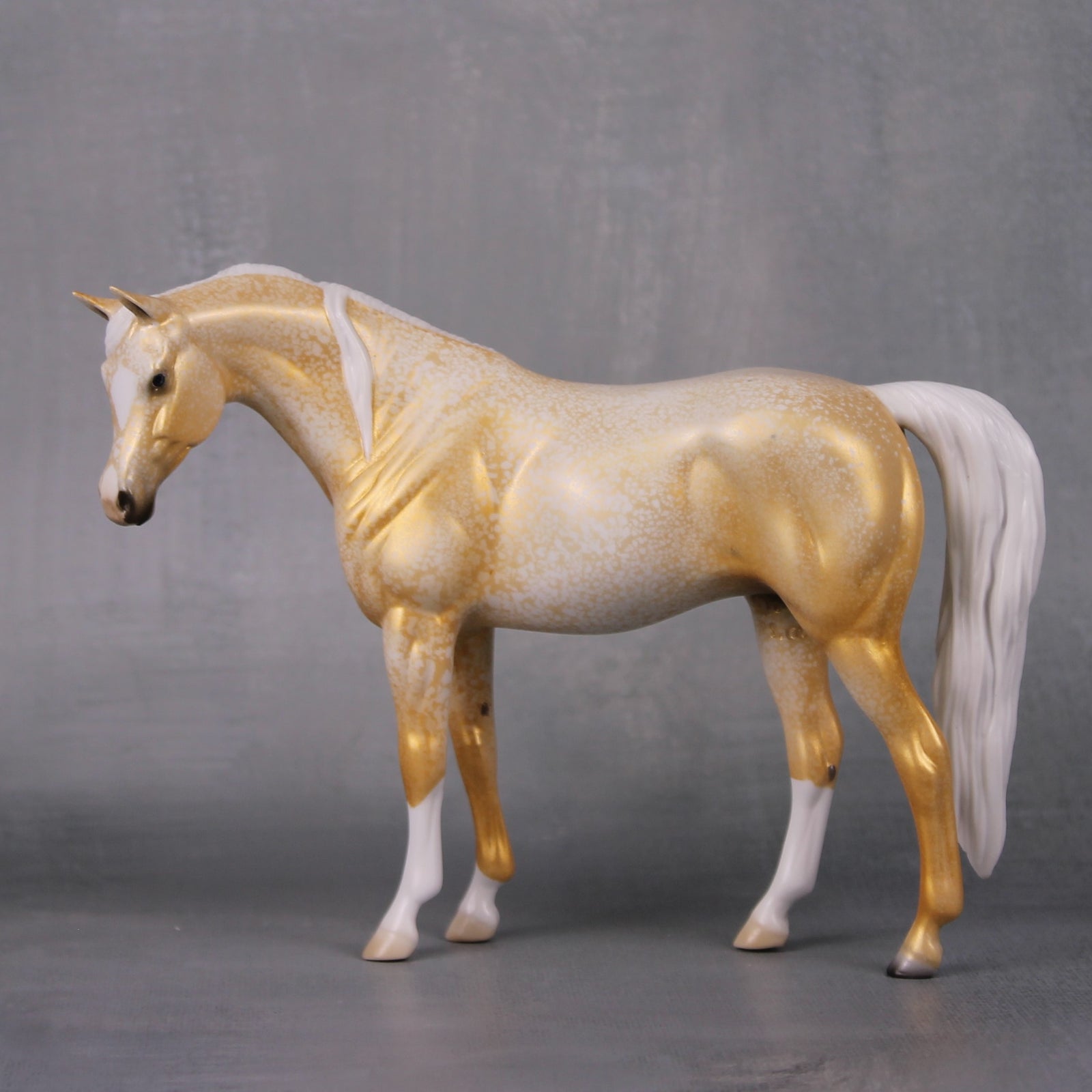 Achievement Shaded Gold Florentine Arabian Pebble By Ellen Robbins LHS24