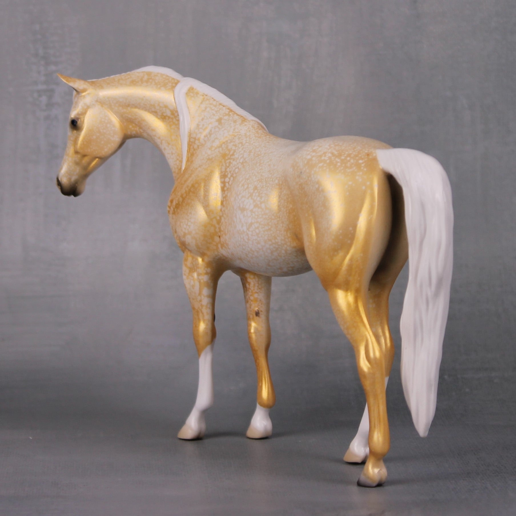 Achievement Shaded Gold Florentine Arabian Pebble By Ellen Robbins LHS24