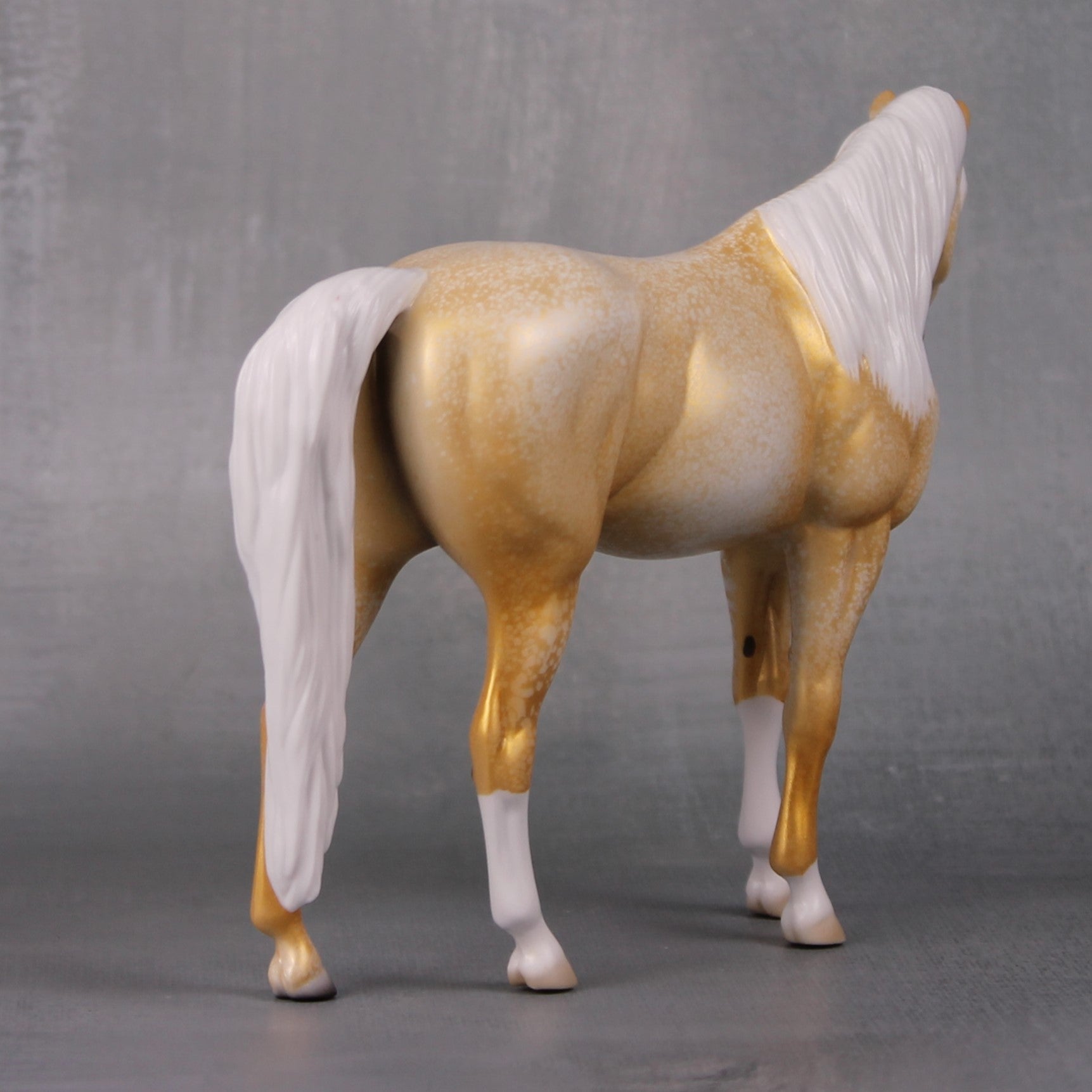 Achievement Shaded Gold Florentine Arabian Pebble By Ellen Robbins LHS24