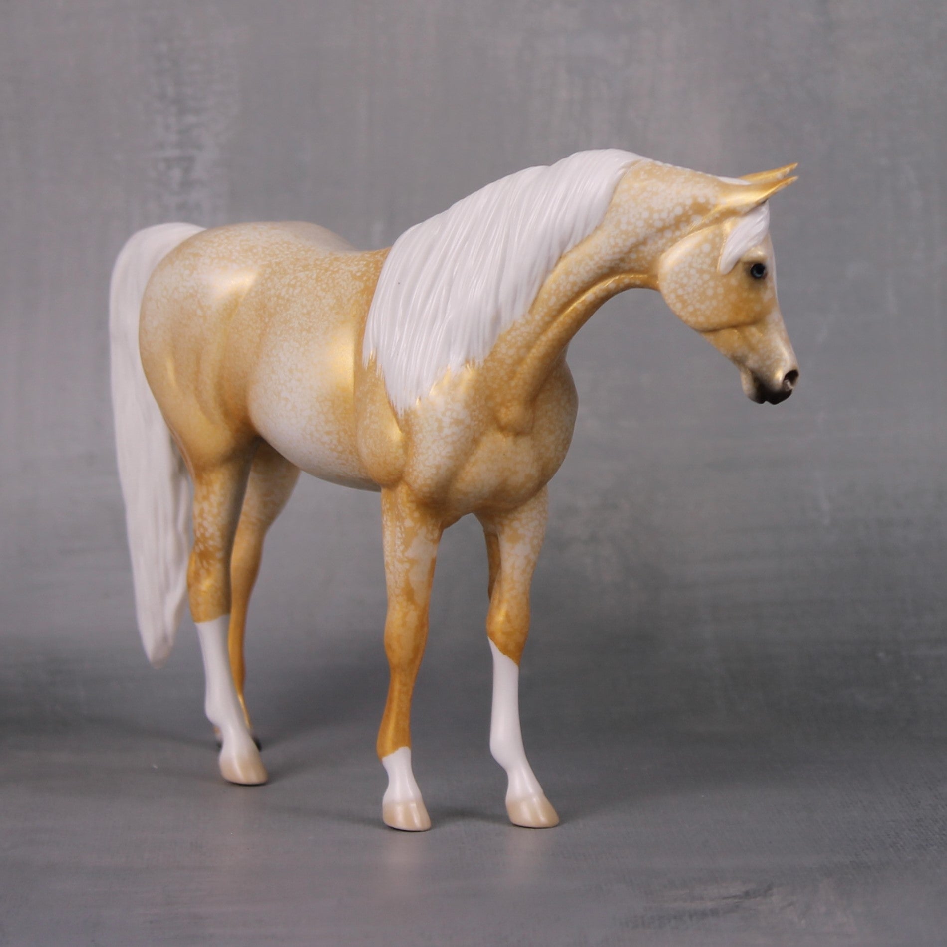 Achievement Shaded Gold Florentine Arabian Pebble By Ellen Robbins LHS24