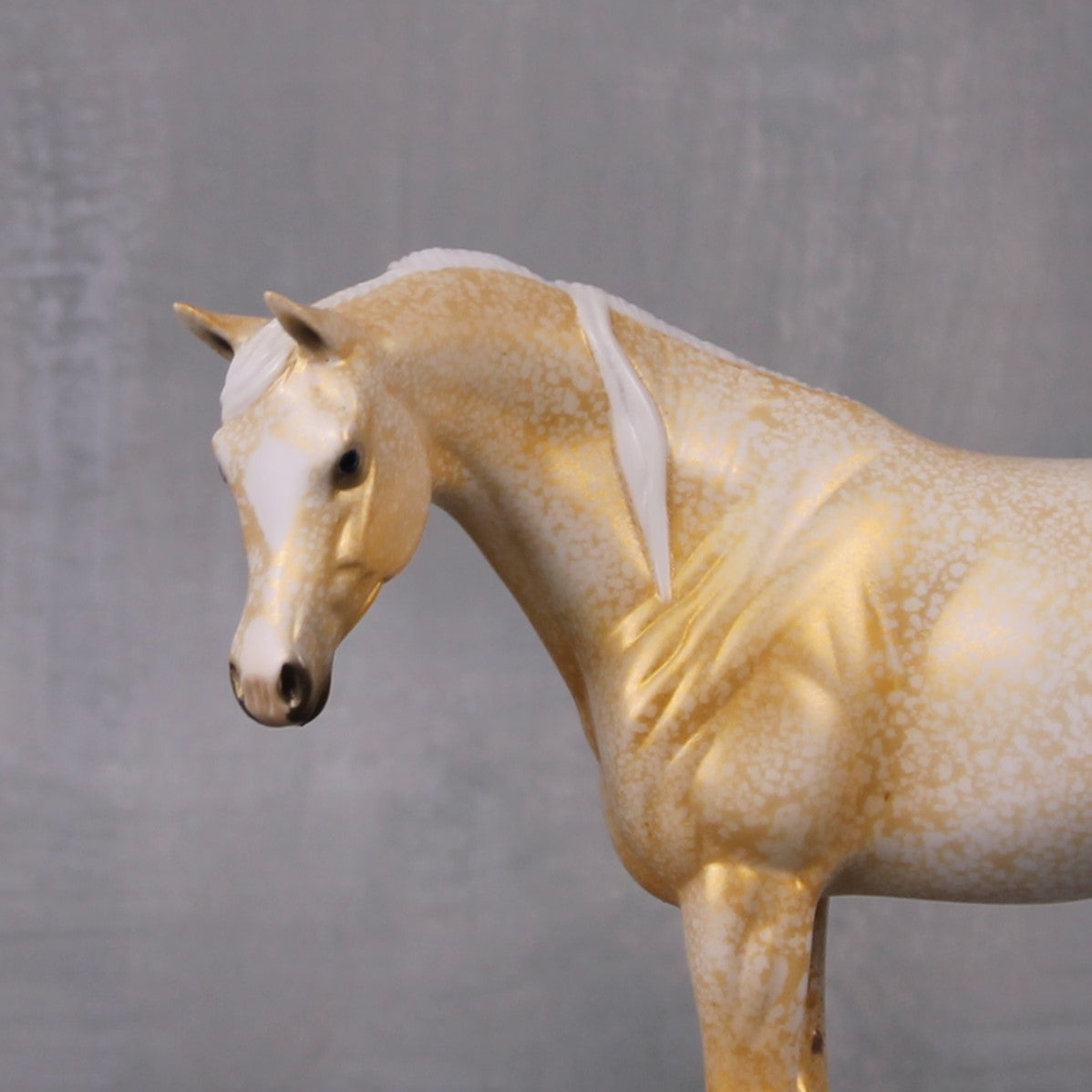 Achievement Shaded Gold Florentine Arabian Pebble By Ellen Robbins LHS24