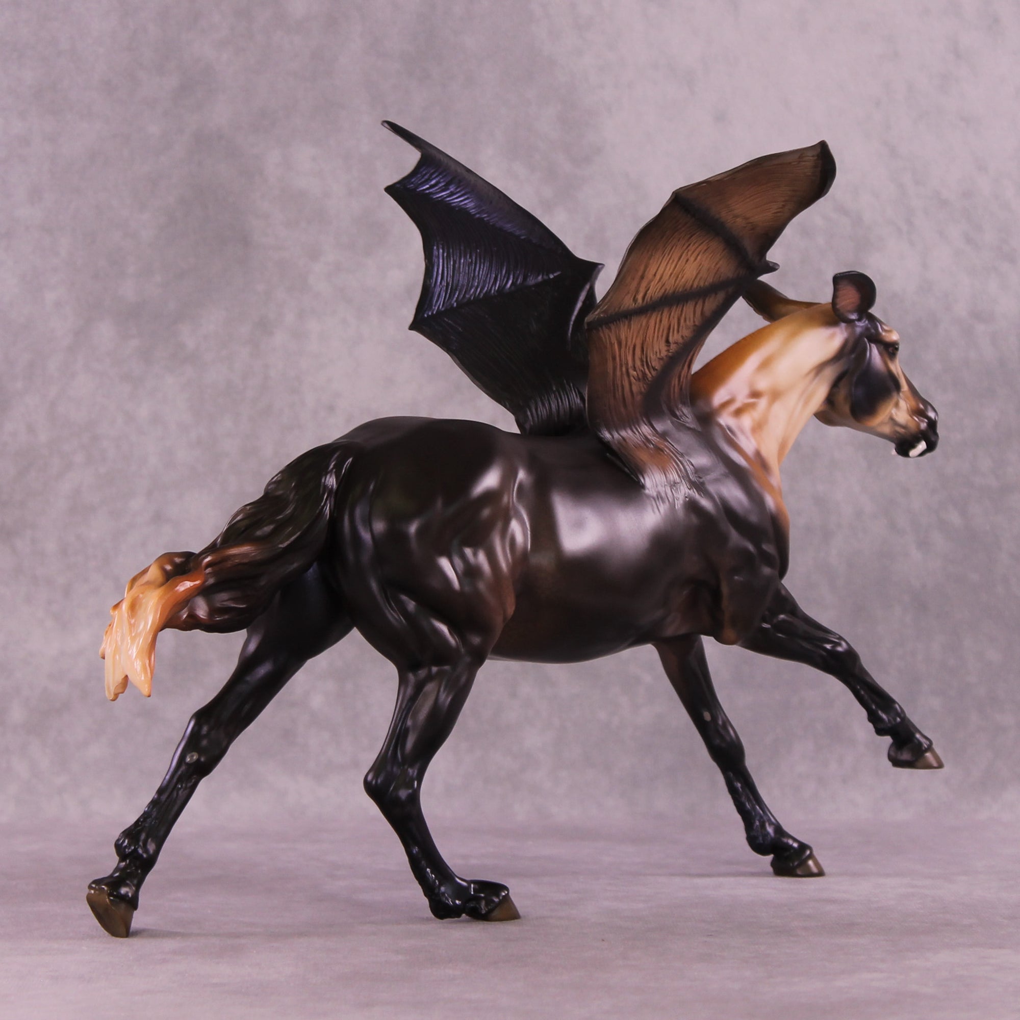 Black Bat: Ptero LE-5 EFCM Volo by Jess Hamill MM25