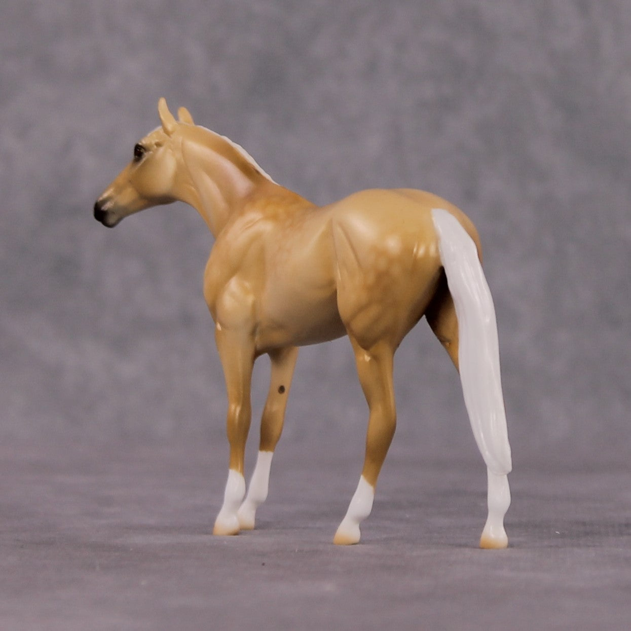 "Sol" OOAK Dappled Palomino Thoroughbred Chip By Ellen Robbins Shakespeare Sonnet 18 &amp; 130 Chips CL25