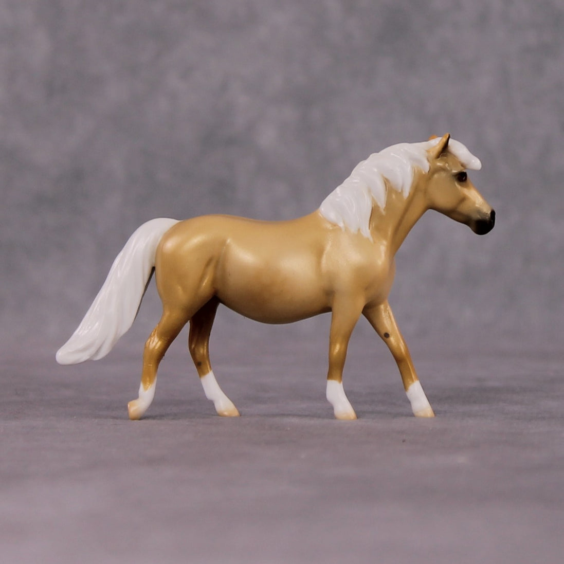 "Niamh" OOAK Dappled Palomino Pony Chip By Ellen Robbins Shakespeare Sonnet 18 & 130 Chips CL25