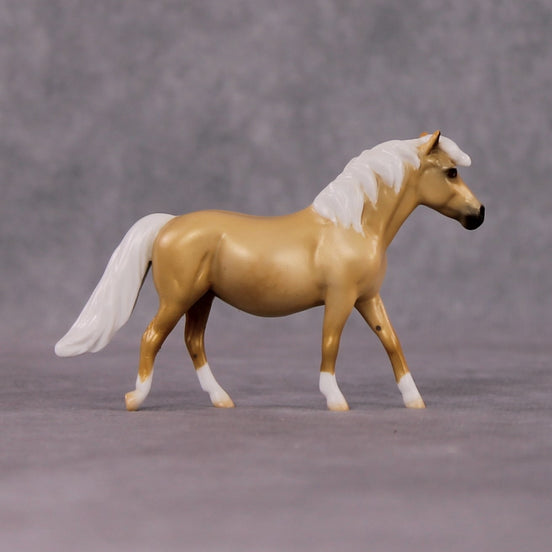 "Niamh" OOAK Dappled Palomino Pony Chip By Ellen Robbins Shakespeare Sonnet 18 & 130 Chips CL25