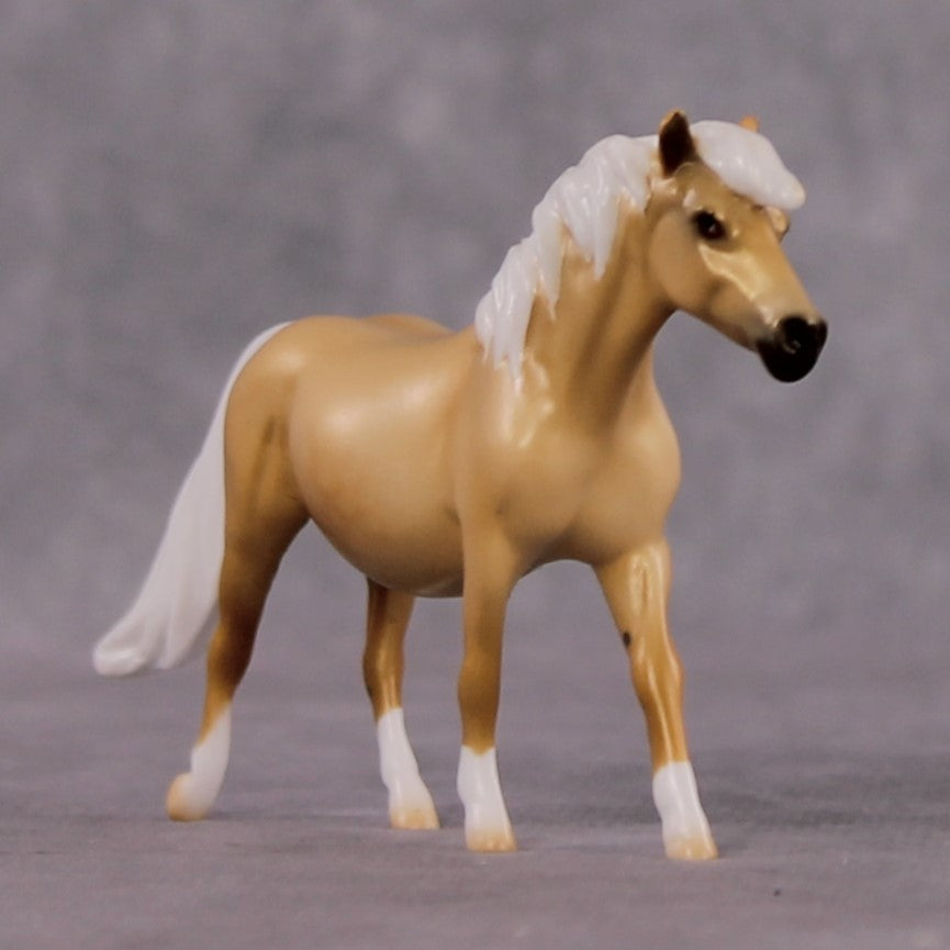 "Niamh" OOAK Dappled Palomino Pony Chip By Ellen Robbins Shakespeare Sonnet 18 & 130 Chips CL25
