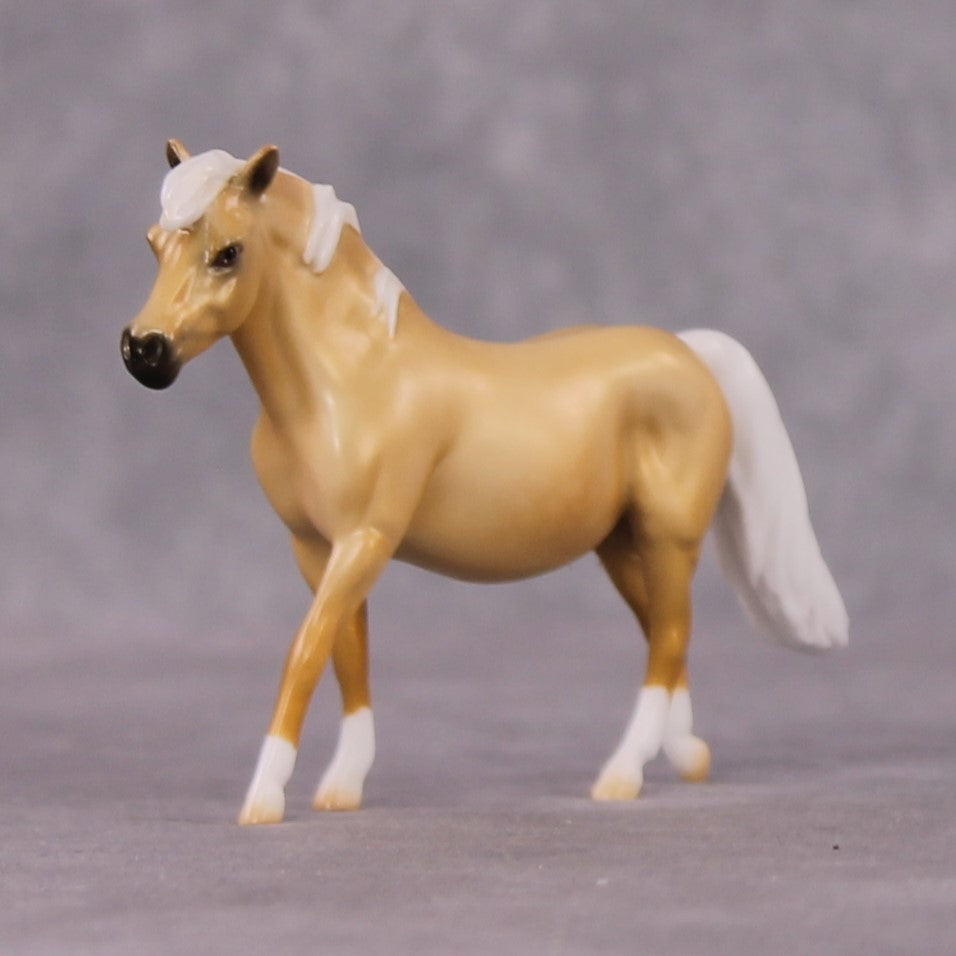 "Niamh" OOAK Dappled Palomino Pony Chip By Ellen Robbins Shakespeare Sonnet 18 &amp; 130 Chips CL25