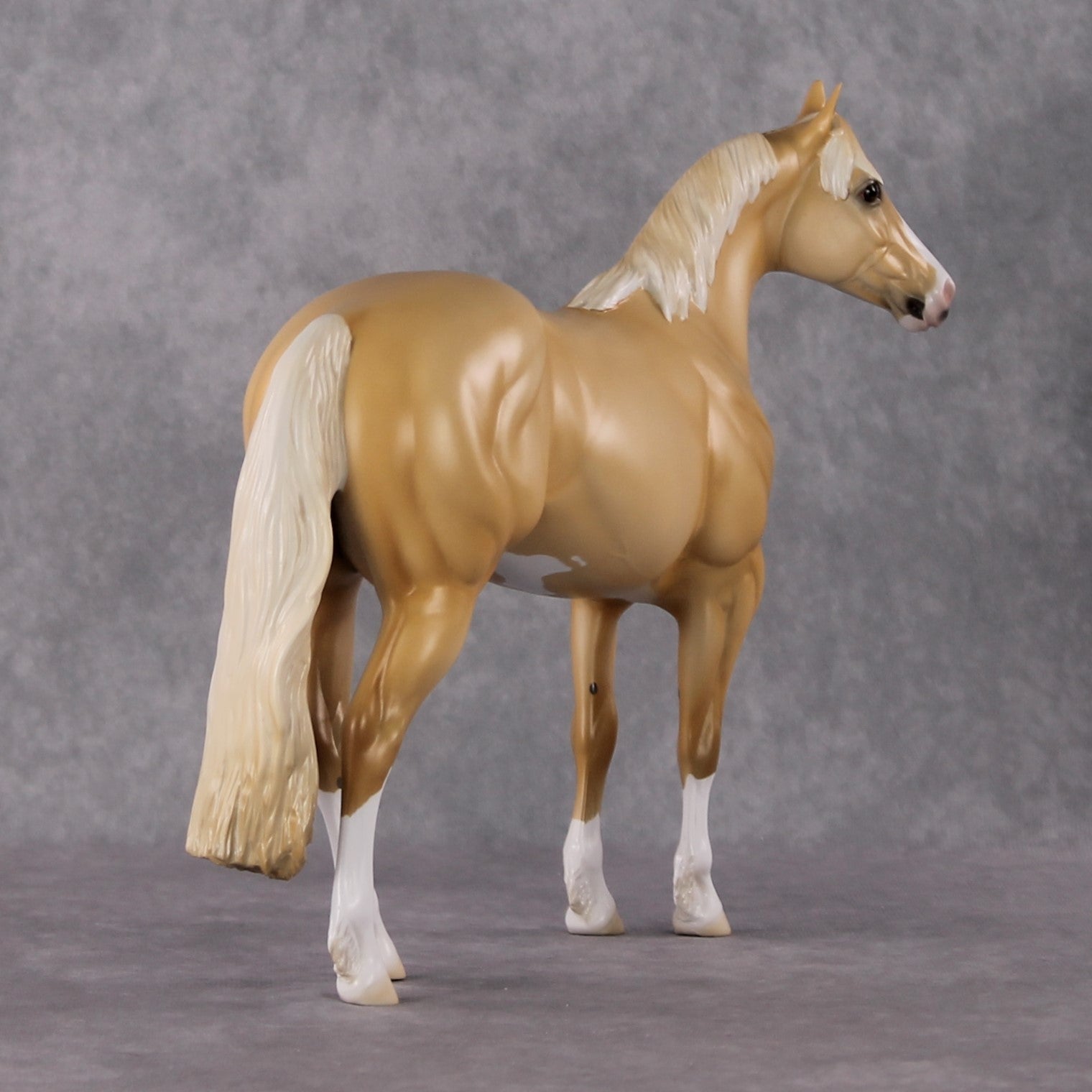 "Winslow" LE-3 2025 Namopaimo Prize Models FCM ISH By Ellen Robbins