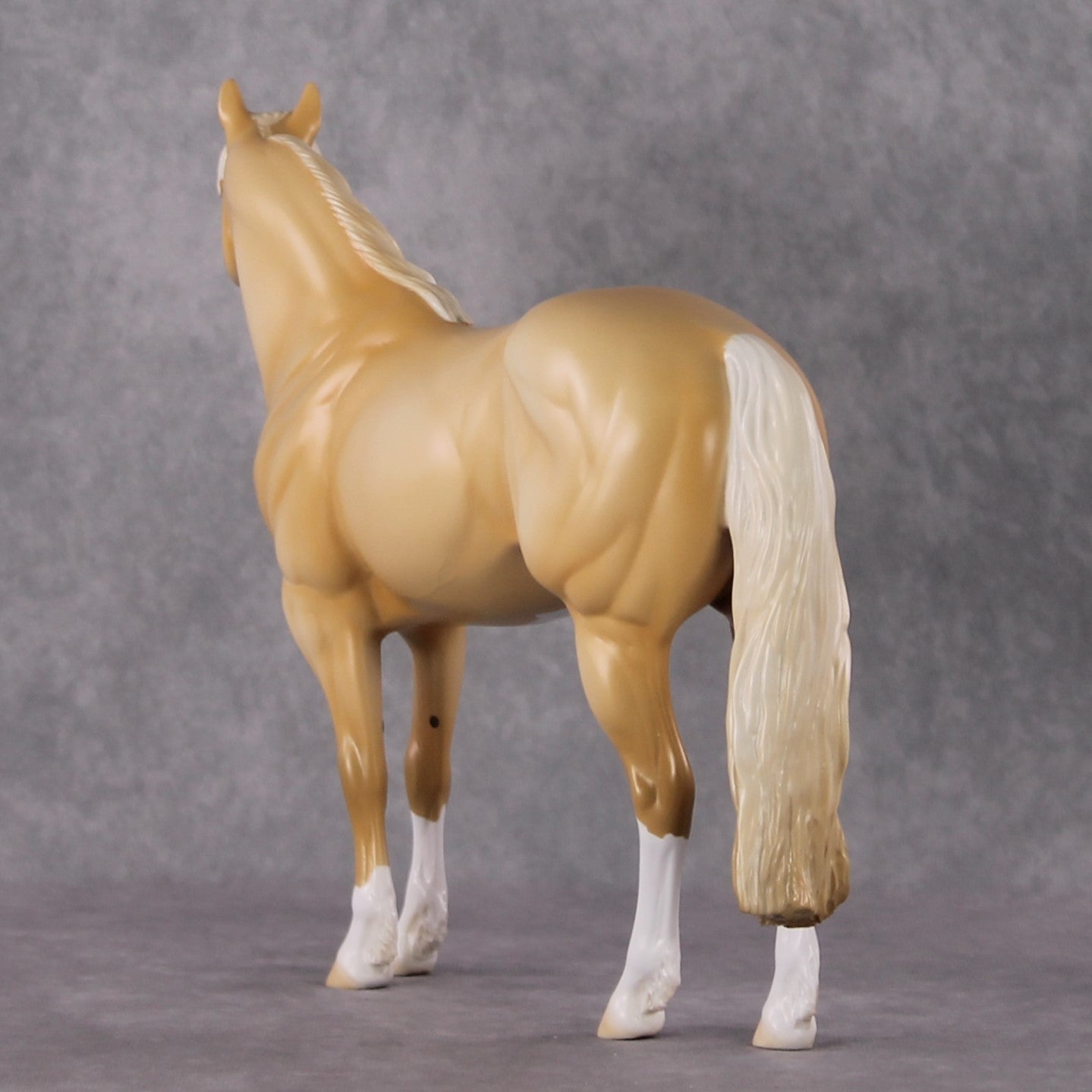 "Winslow" LE-3 2025 Namopaimo Prize Models FCM ISH By Ellen Robbins