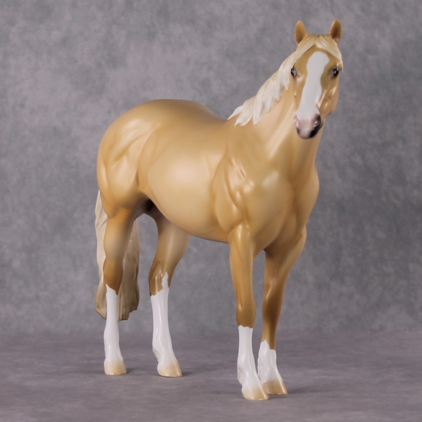 "Winslow" LE-3 2025 Namopaimo Prize Models FCM ISH By Ellen Robbins