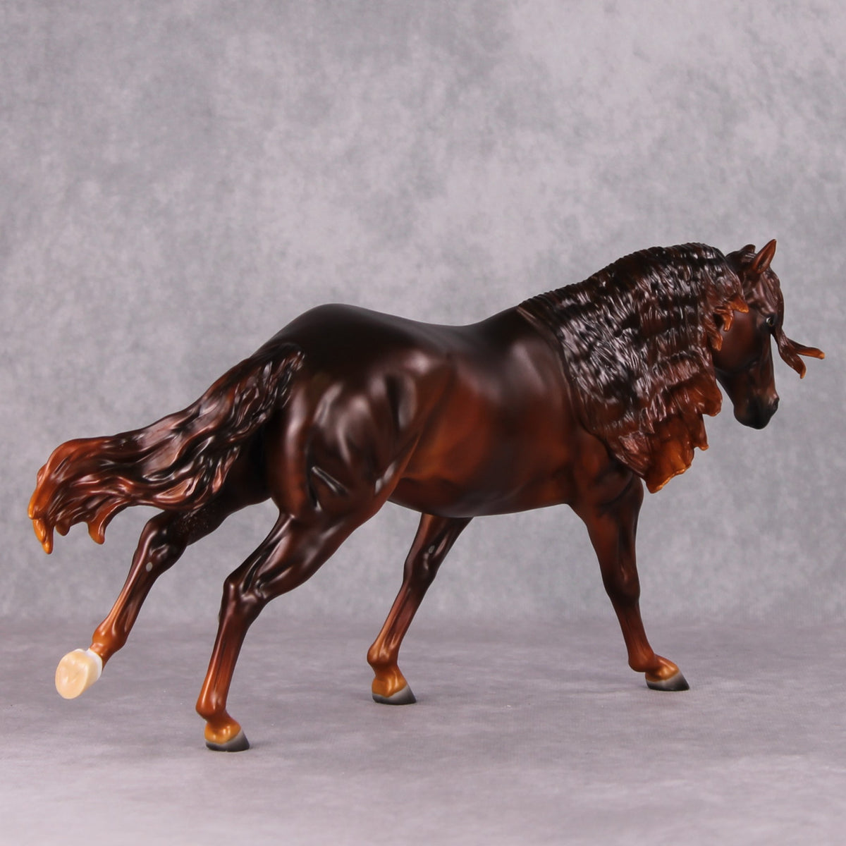 Farandi LE-15 Liver Chestnut Custom Running Stock Horse By Ashley Palmer Holiday Sale Run HS24
