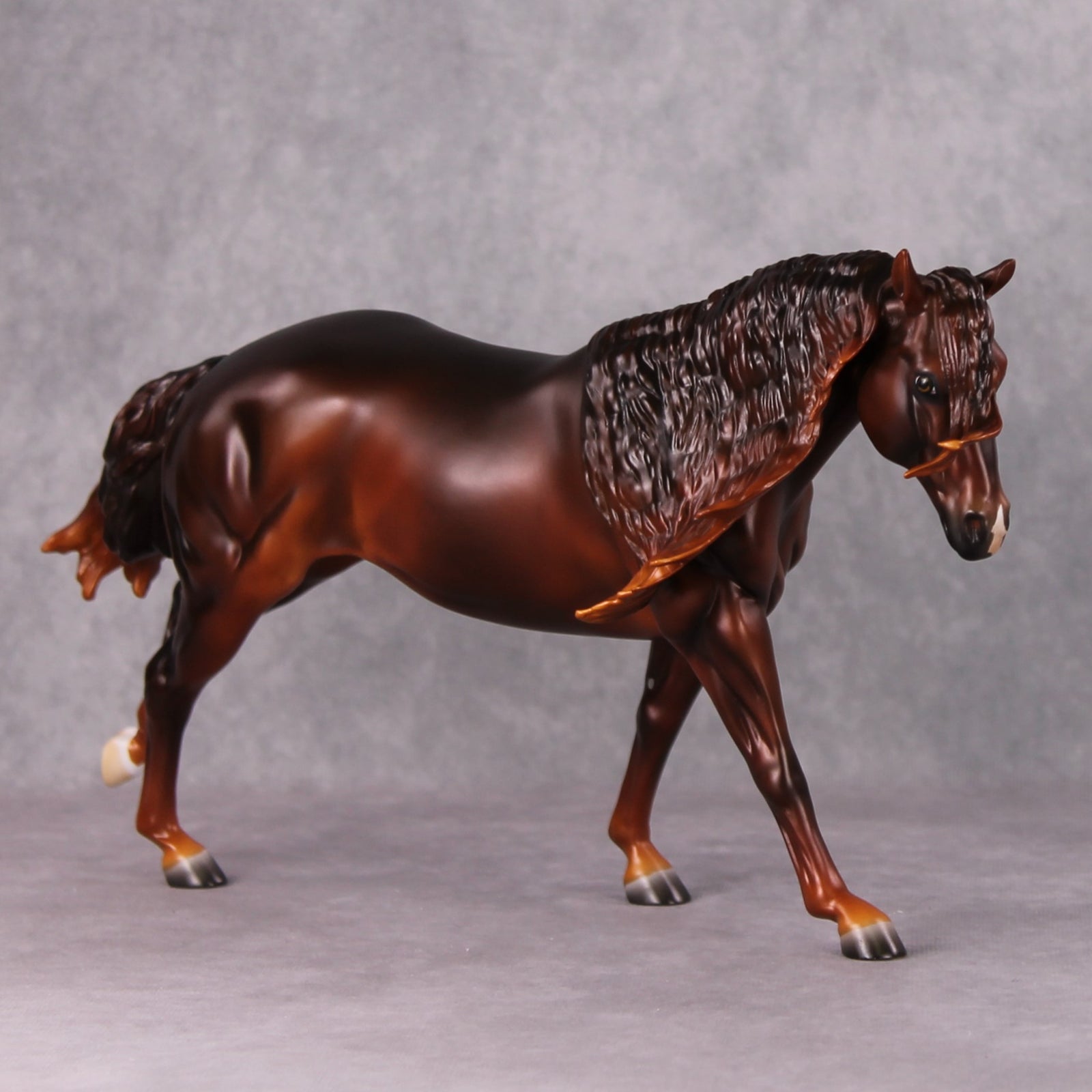 Farandi LE-15 Liver Chestnut Custom Running Stock Horse By Ashley Palmer Holiday Sale Run HS24