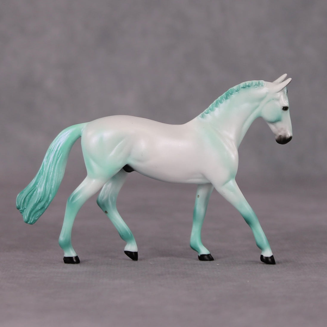 Wintergreen LE-3 Shaded Light Green Warmblood Chip By Dawn Quick HS24