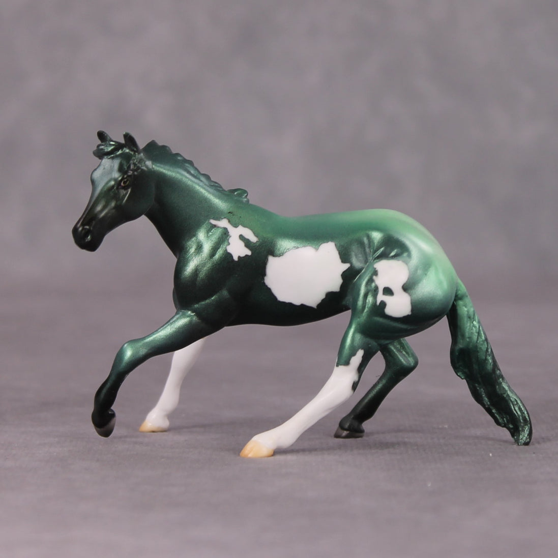 Winterfresh OOAK Metallic Green Pinto Cutter Chip By Jamie Adamson HS24