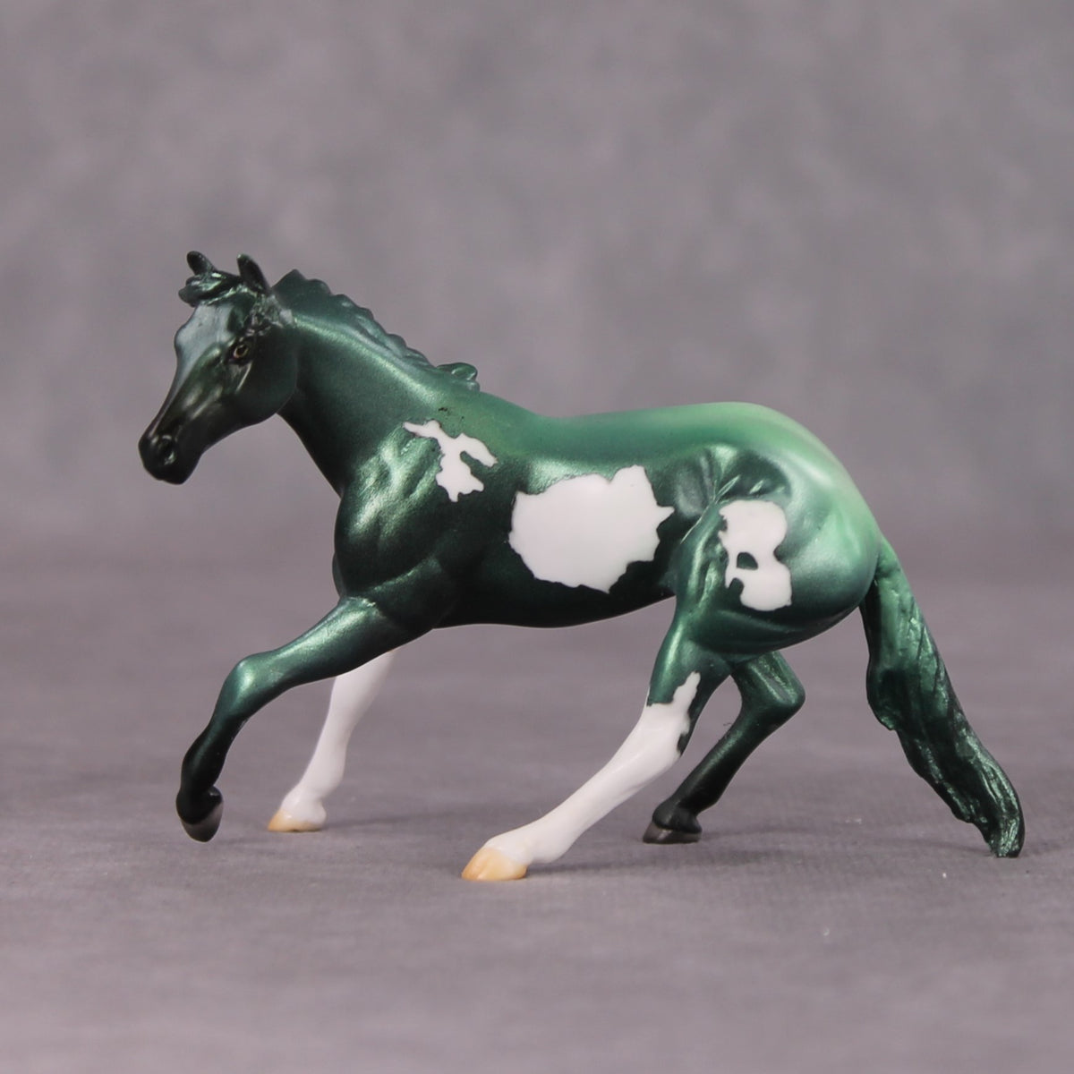 Winterfresh OOAK Metallic Green Pinto Cutter Chip By Jamie Adamson HS24