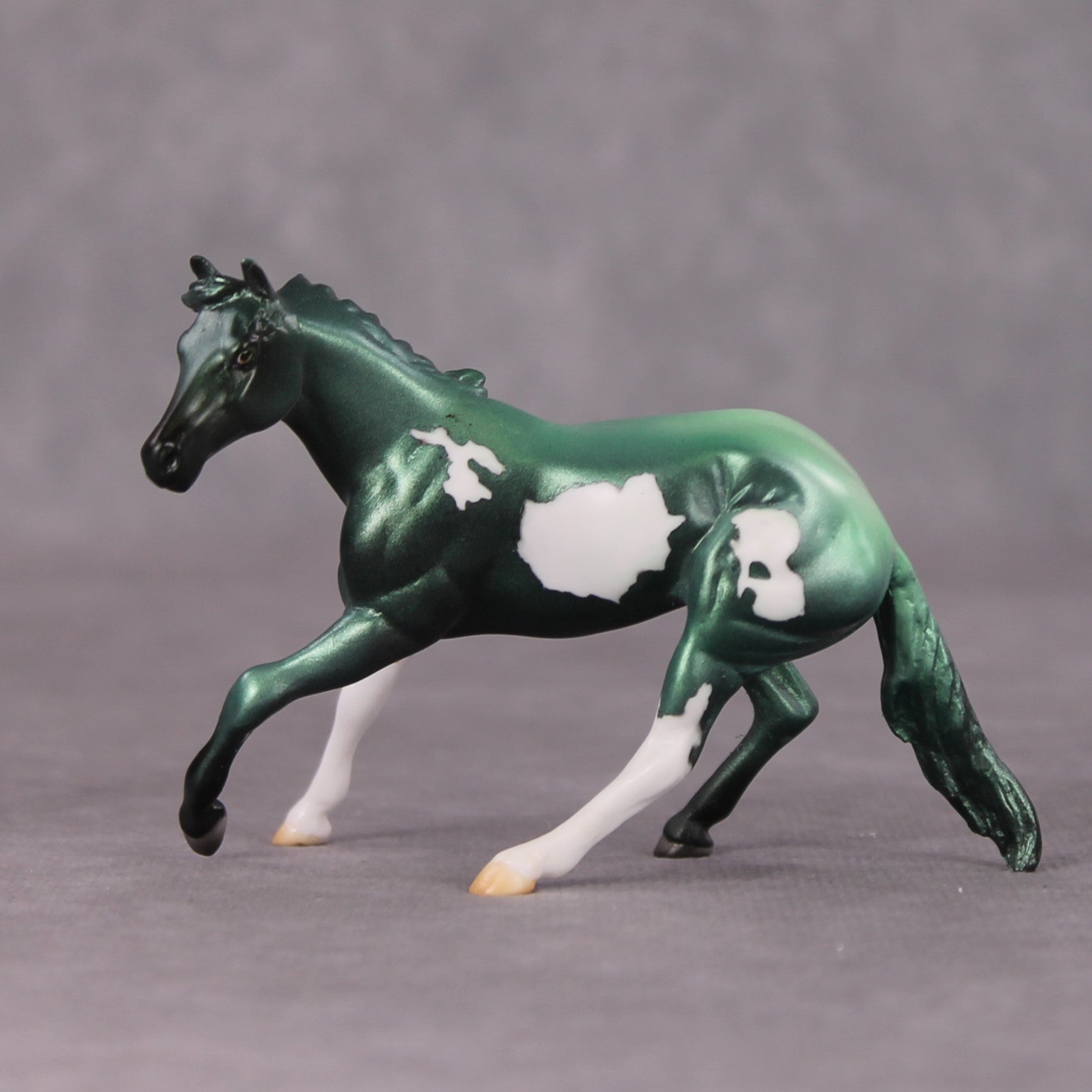 Winterfresh OOAK Metallic Green Pinto Cutter Chip By Jamie Adamson HS24