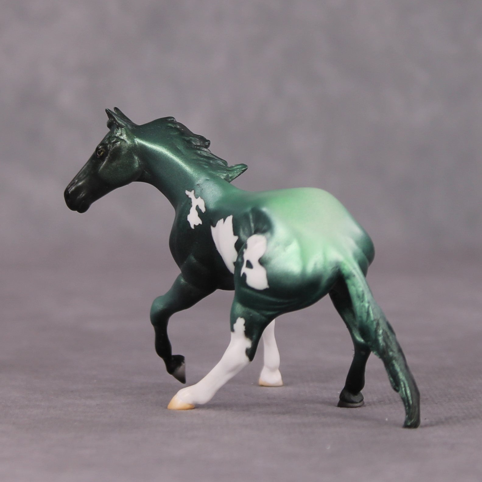 Winterfresh OOAK Metallic Green Pinto Cutter Chip By Jamie Adamson HS24