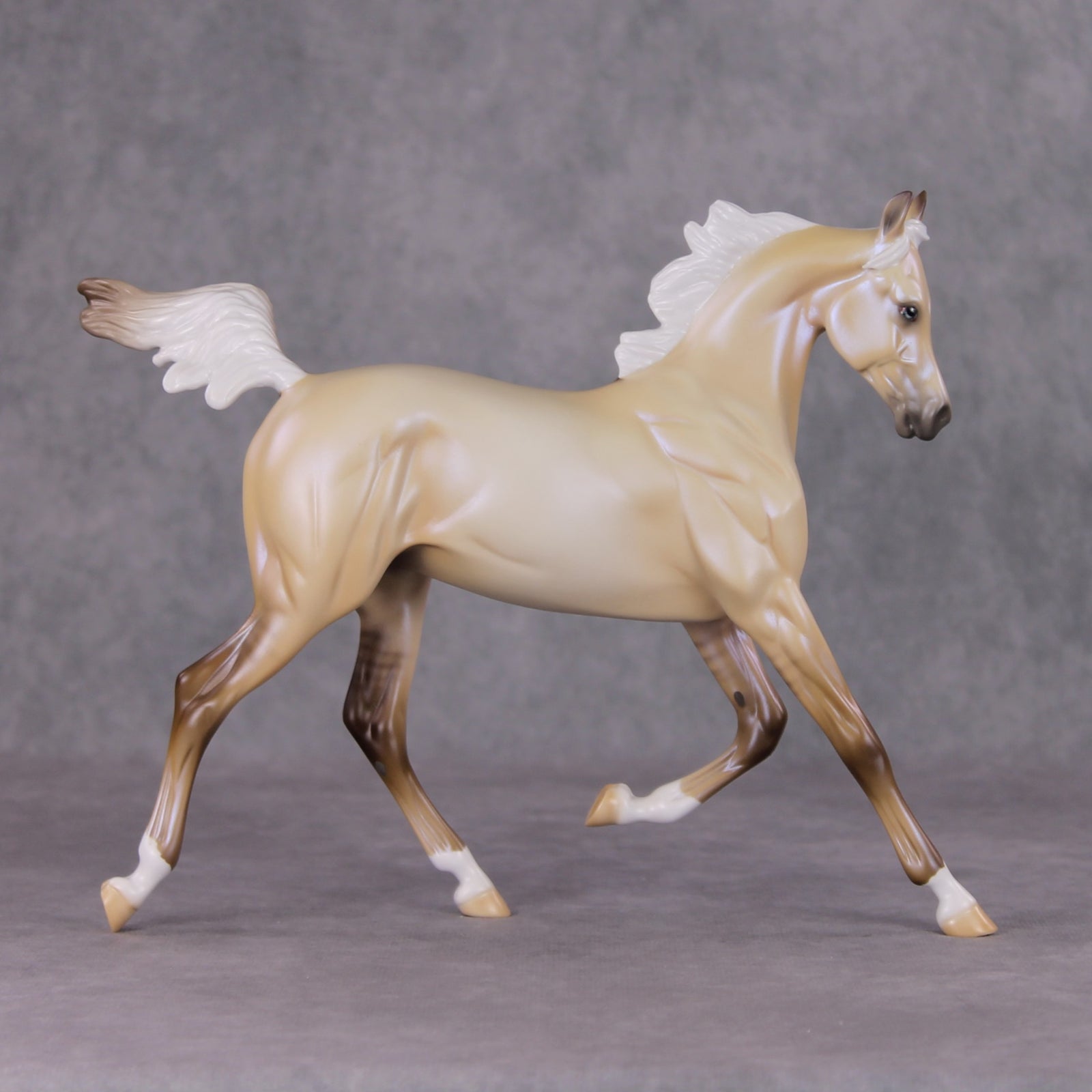 Star To Follow OOAK Dunalino W/ Blue Interference Yearling By Ellen Robbins HS24 MHP Auction Piece