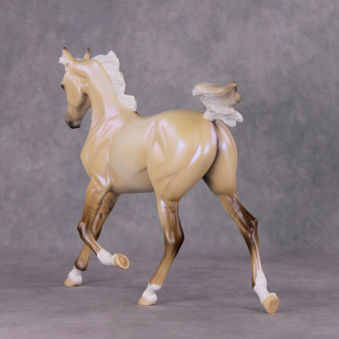 Star To Follow OOAK Dunalino W/ Blue Interference Yearling By Ellen Robbins HS24 MHP Auction Piece