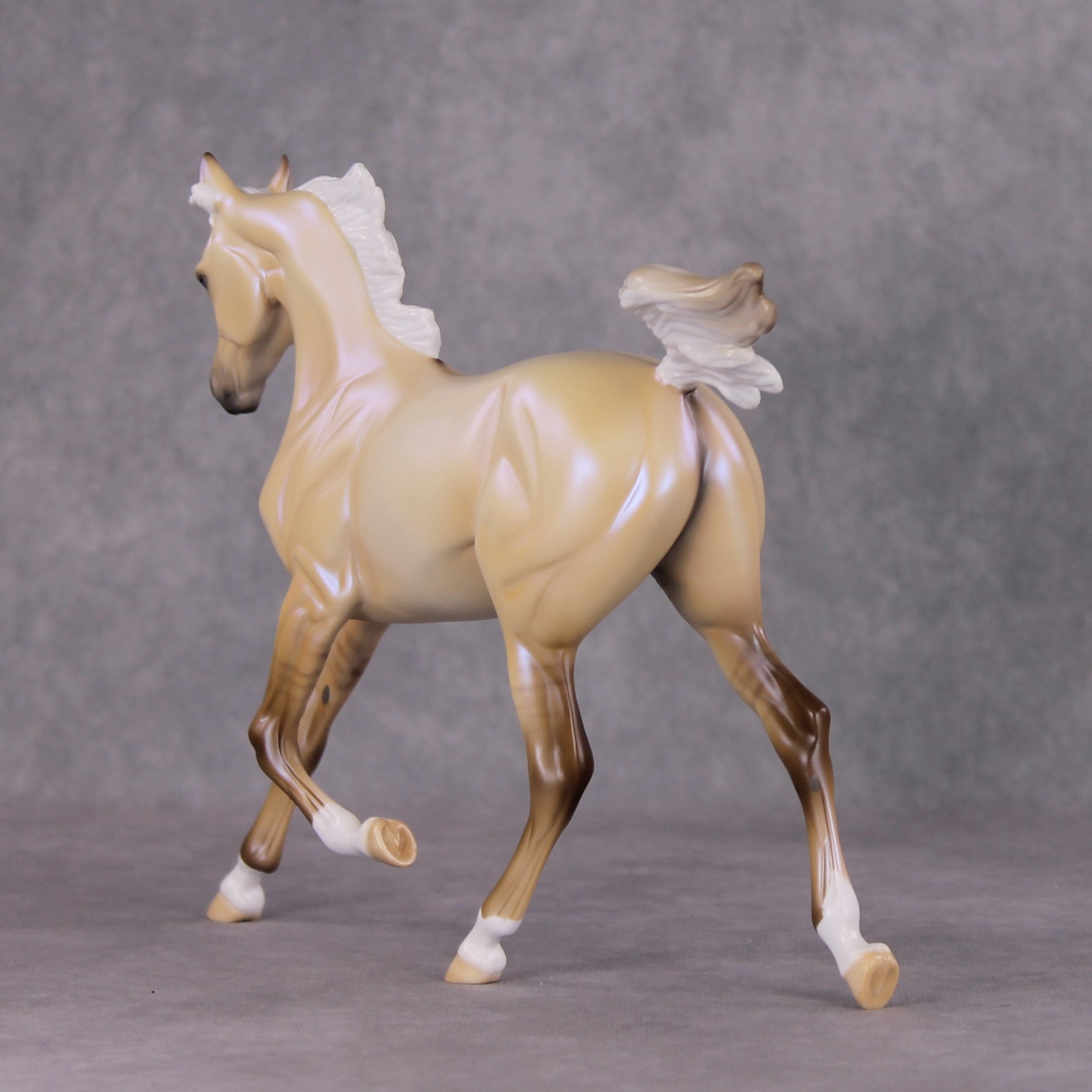 Star To Follow OOAK Dunalino W/ Blue Interference Yearling By Ellen Robbins HS24 MHP Auction Piece