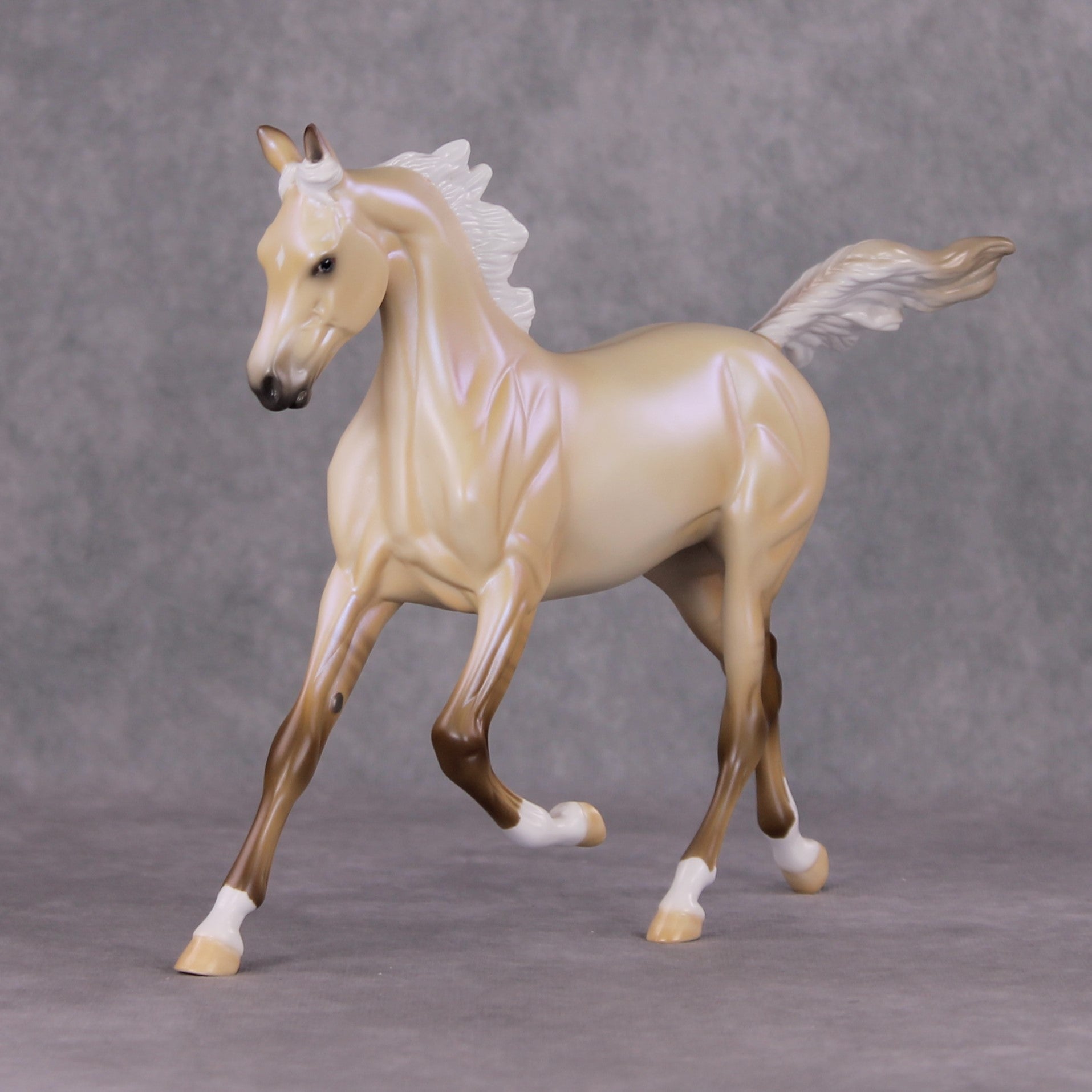 Star To Follow OOAK Dunalino W/ Blue Interference Yearling By Ellen Robbins HS24 MHP Auction Piece