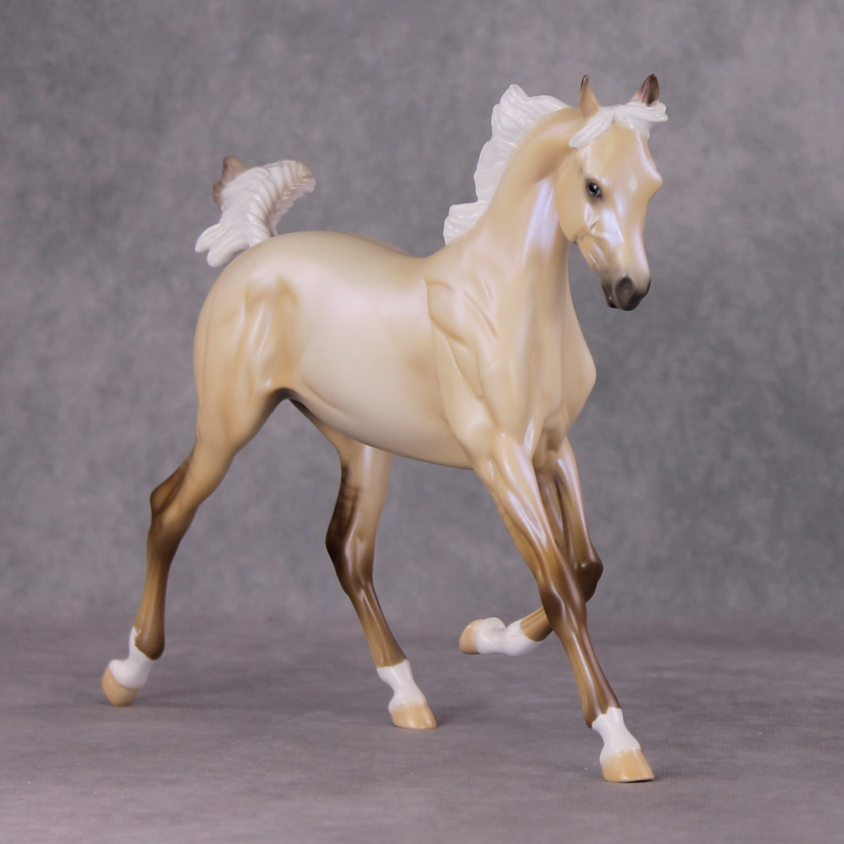 Star To Follow OOAK Dunalino W/ Blue Interference Yearling By Ellen Robbins HS24 MHP Auction Piece