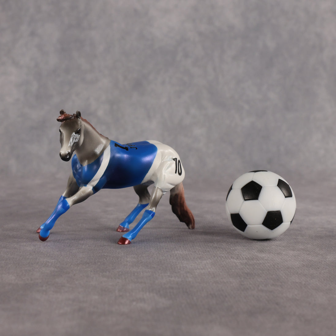 Japan OOAK Chip Cutting Horse by Enrique Duarte SCD26