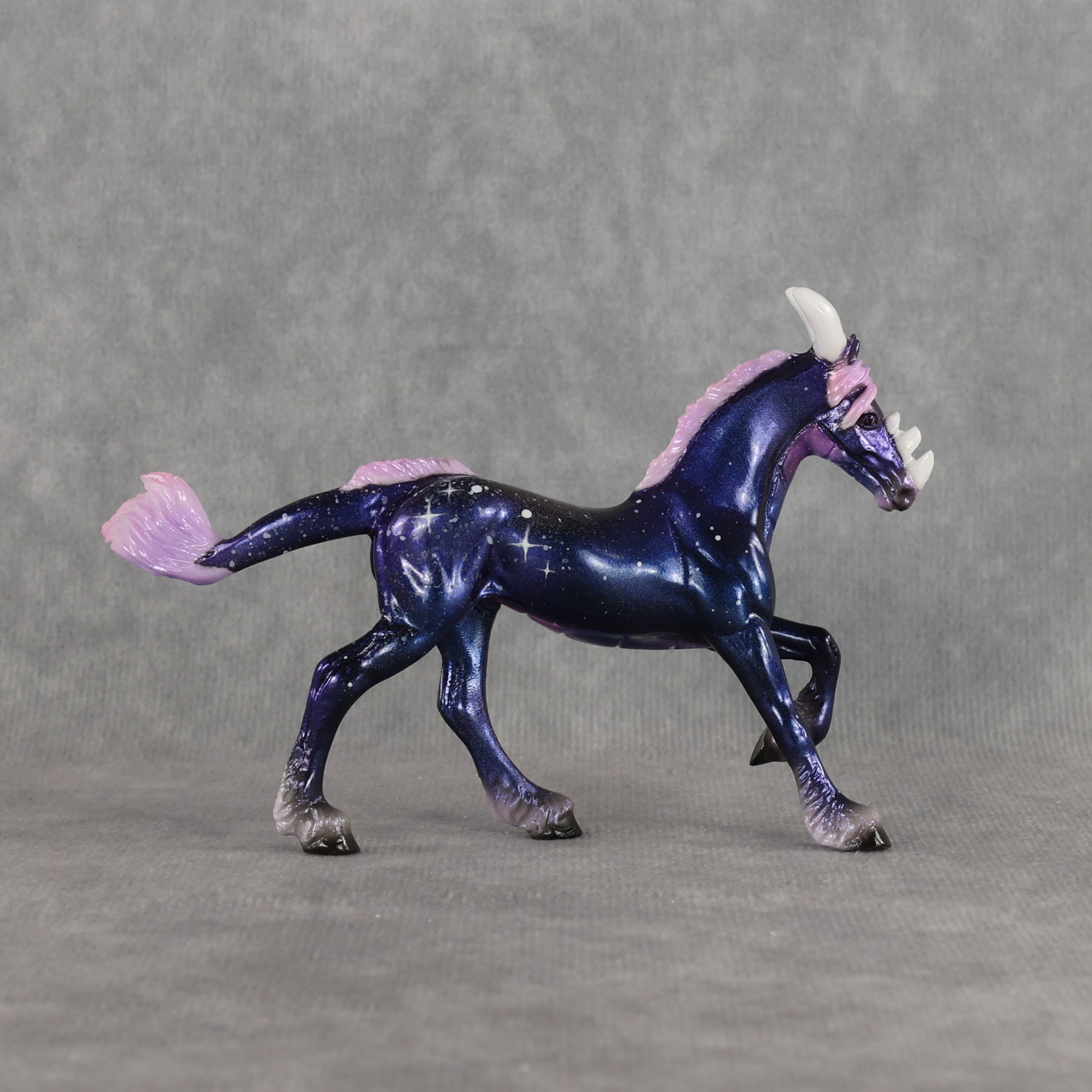 Mini Valentina LE-5 EFCM Chip Friesian by Jess, Ellen, & Carissa Ro326