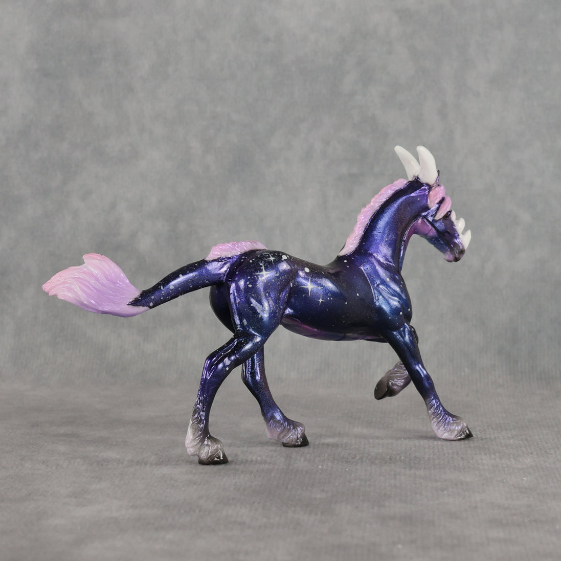 Mini Valentina LE-5 EFCM Chip Friesian by Jess, Ellen, & Carissa Ro326