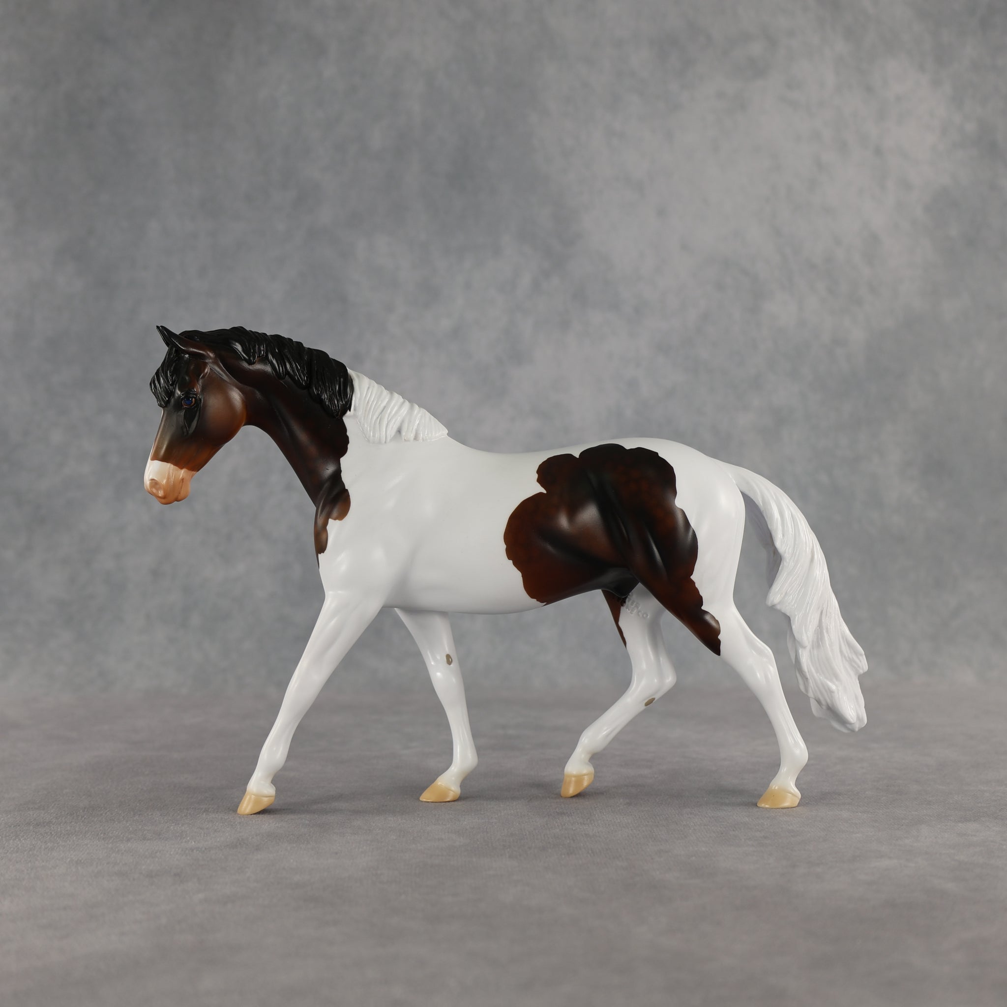 Mocha Storm LE-5 Pony by Enrique Duarte ES26