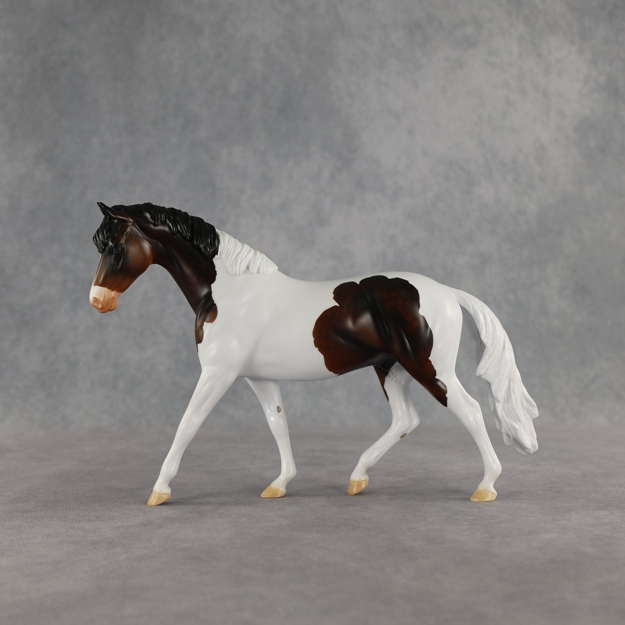 Mocha Storm LE-5 Pony by Enrique Duarte ES26
