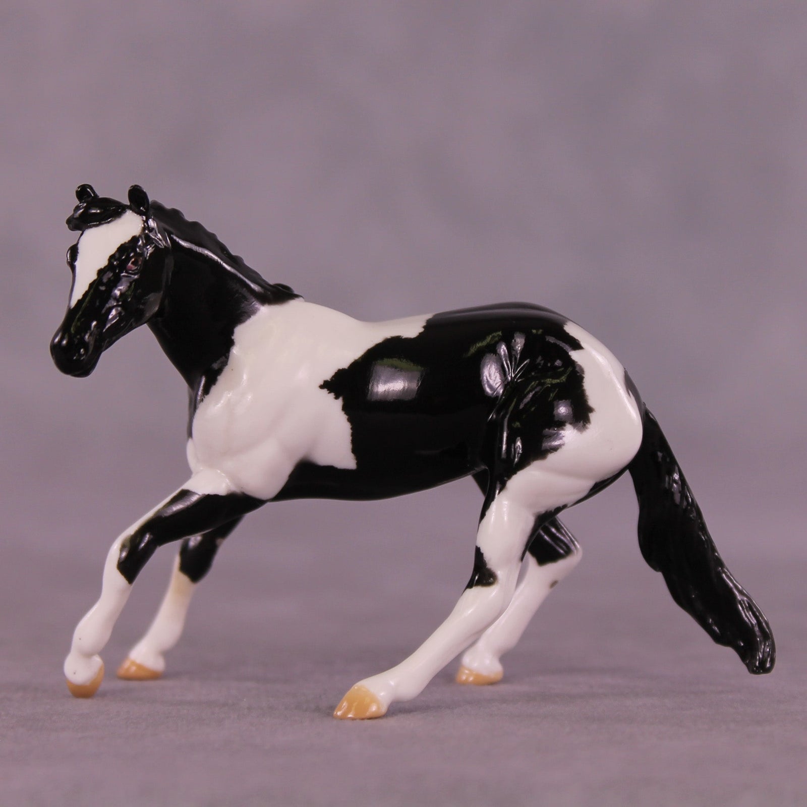 News Flash OOAK Chip Cutting Horse by Kike (Enrique) Duarte MM25 Group D