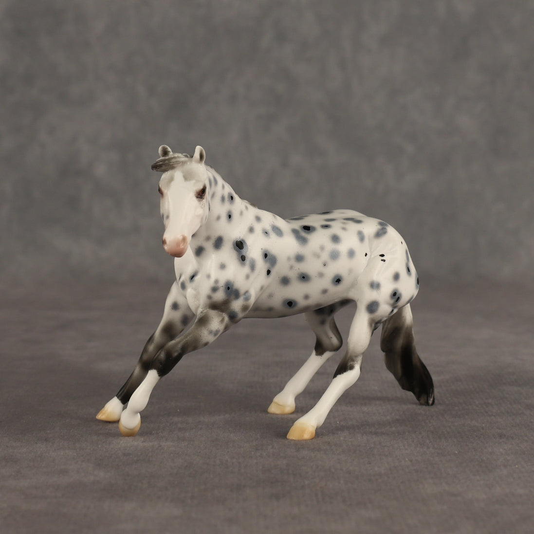 Photo Spot OOAK Chip Cutting Horse by Ellen Robbins SHCF26