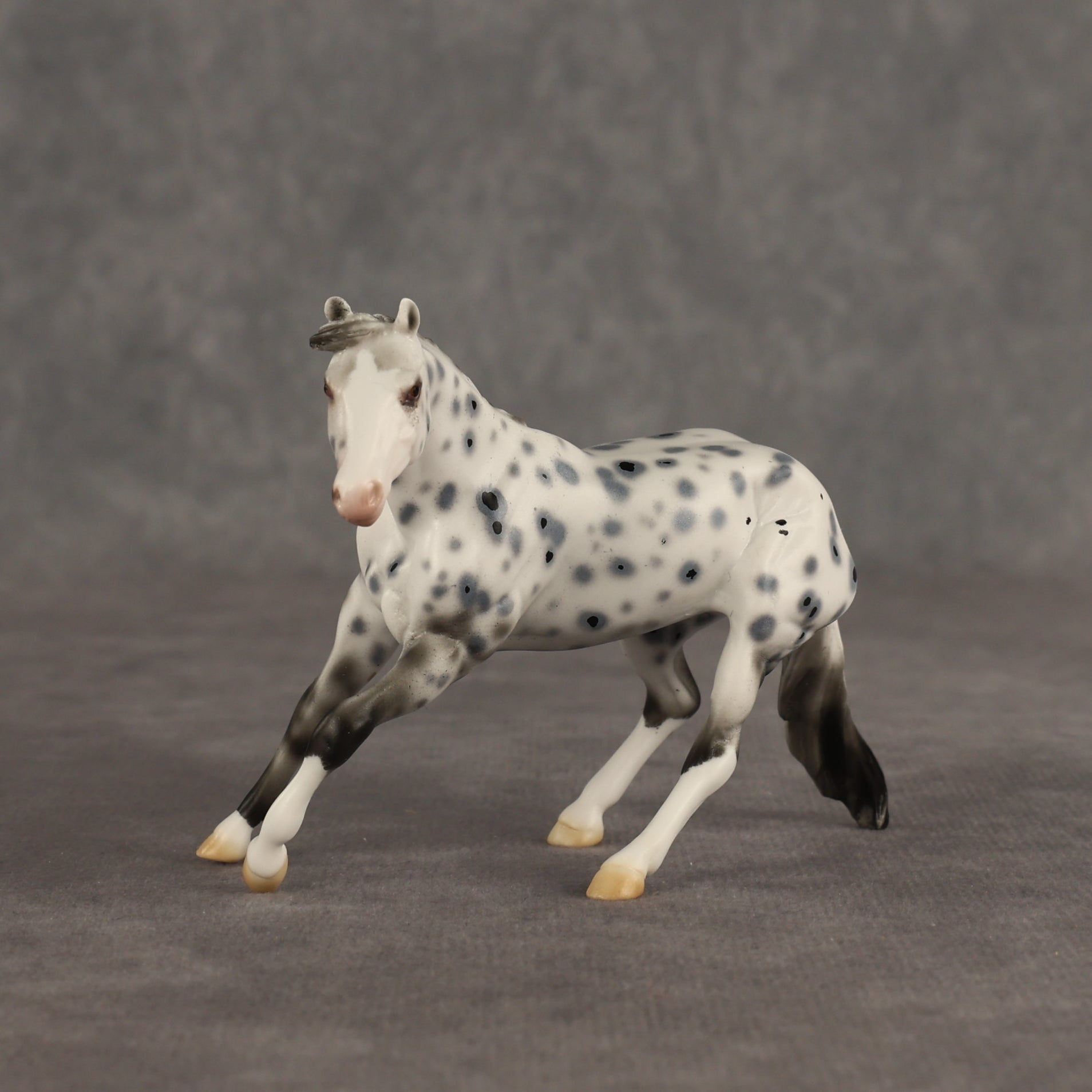 Photo Spot OOAK Chip Cutting Horse by Ellen Robbins SHCF26