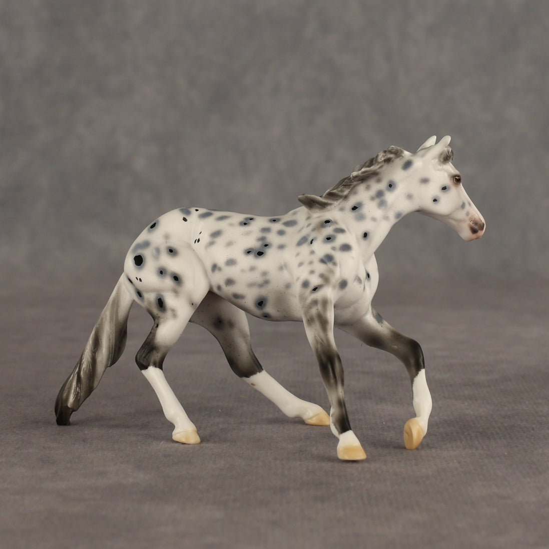 Photo Spot OOAK Chip Cutting Horse by Ellen Robbins SHCF26