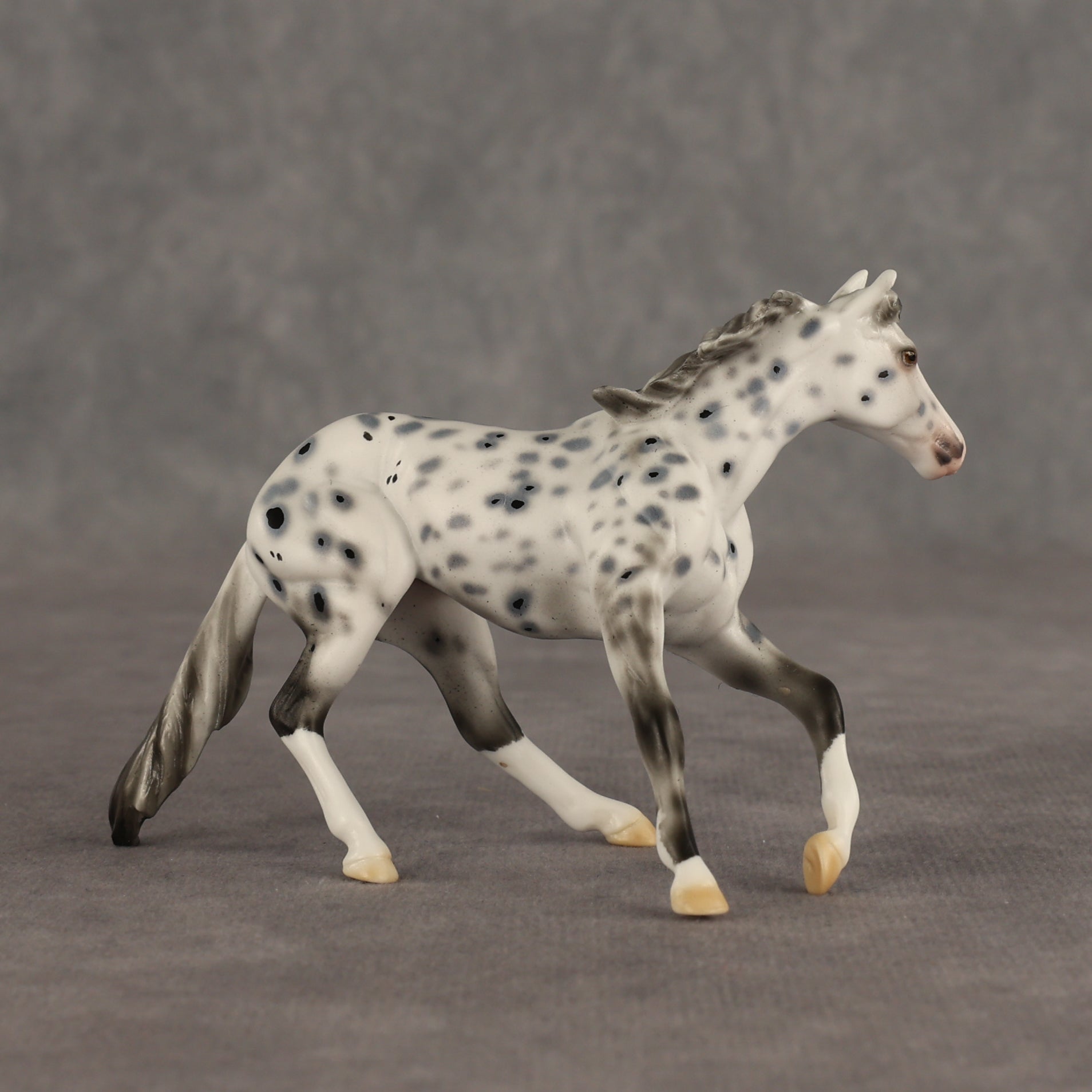 Photo Spot OOAK Chip Cutting Horse by Ellen Robbins SHCF26