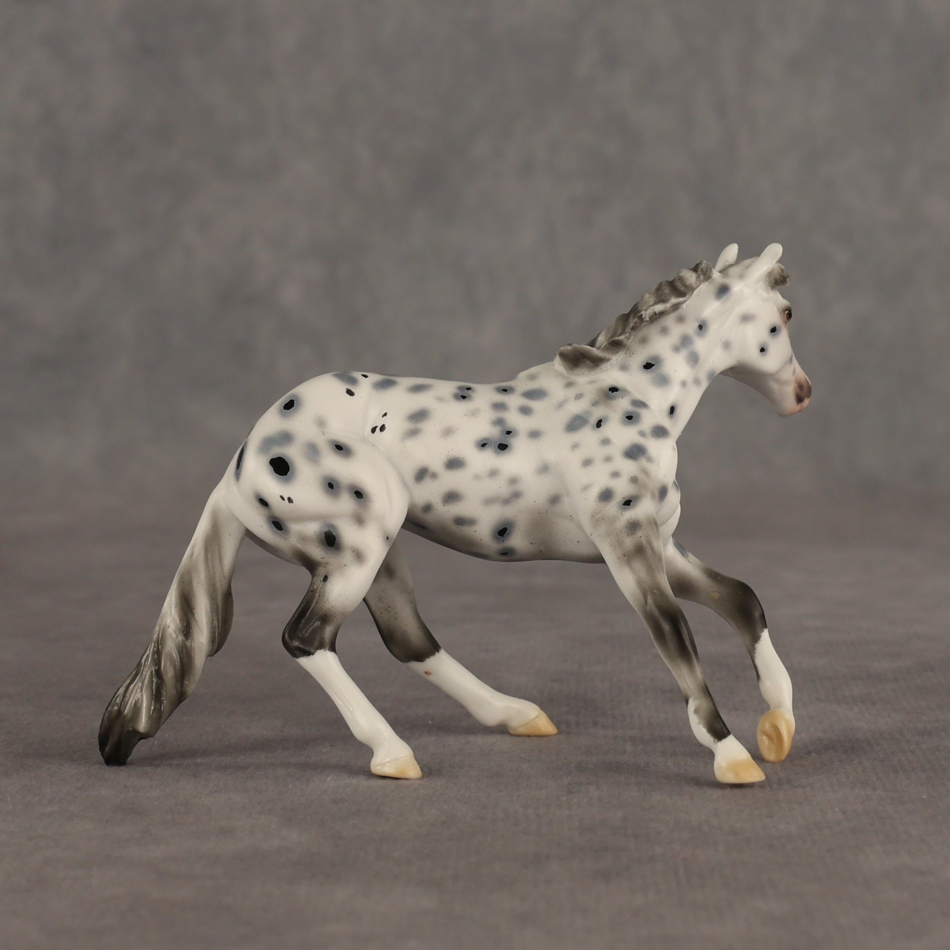 Photo Spot OOAK Chip Cutting Horse by Ellen Robbins SHCF26