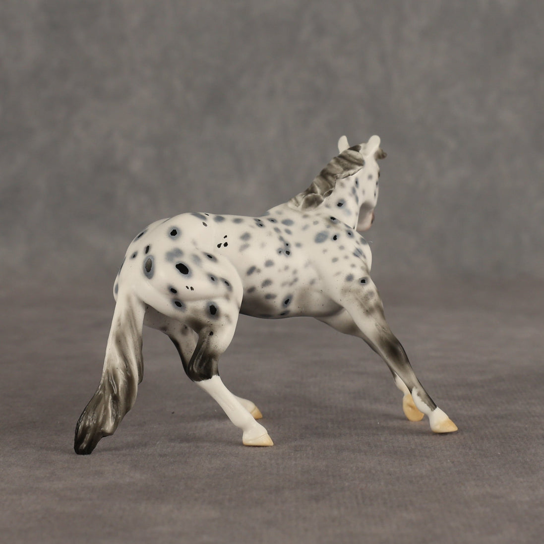Photo Spot OOAK Chip Cutting Horse by Ellen Robbins SHCF26