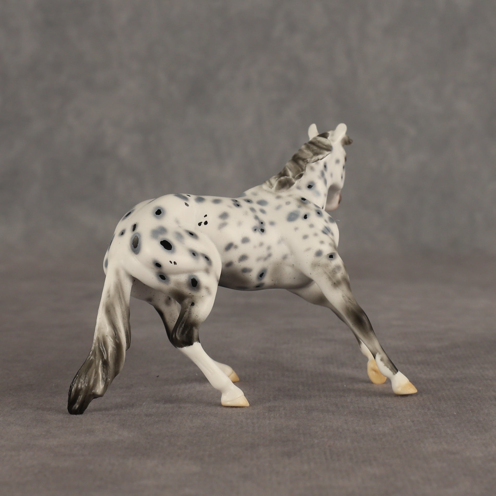 Photo Spot OOAK Chip Cutting Horse by Ellen Robbins SHCF26