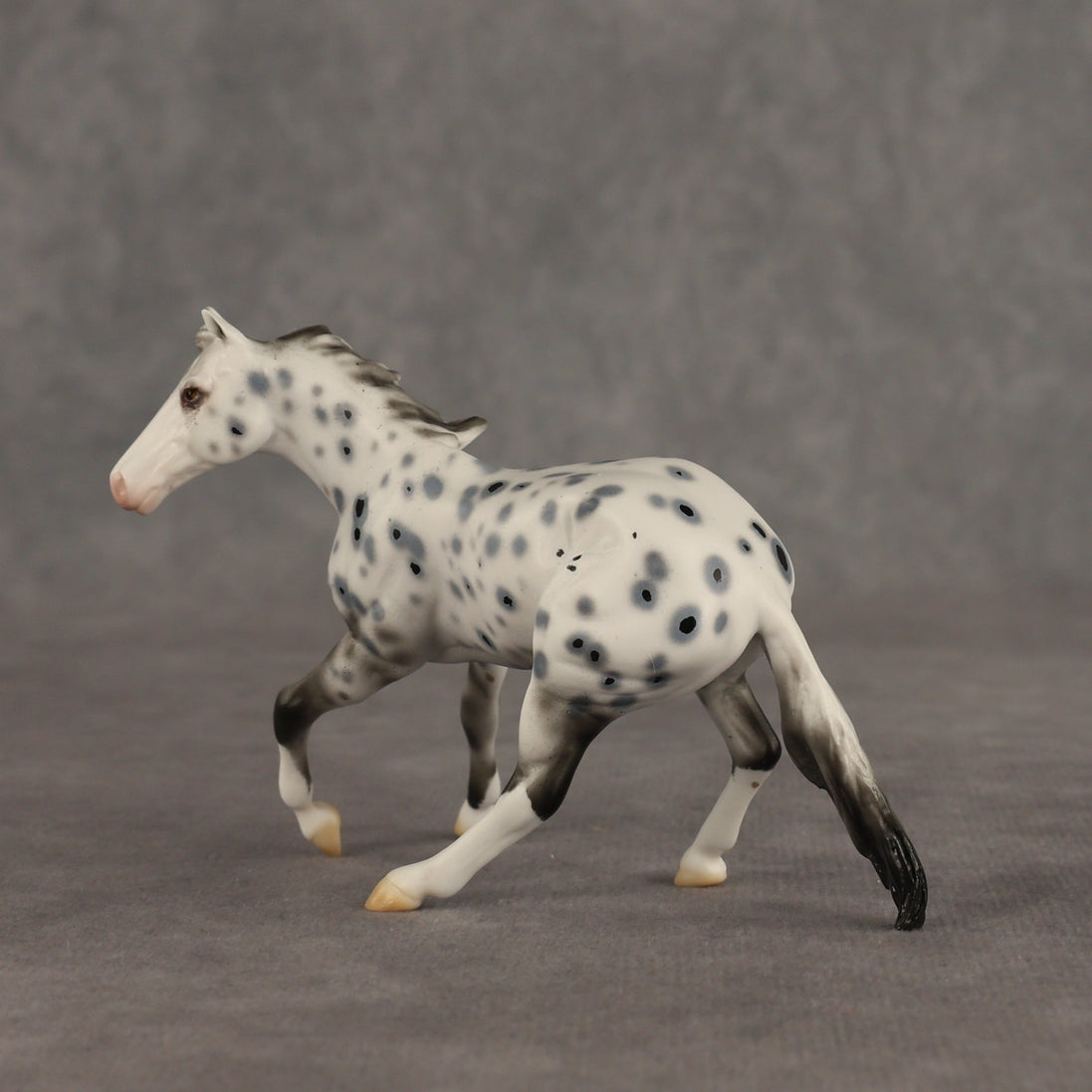 Photo Spot OOAK Chip Cutting Horse by Ellen Robbins SHCF26